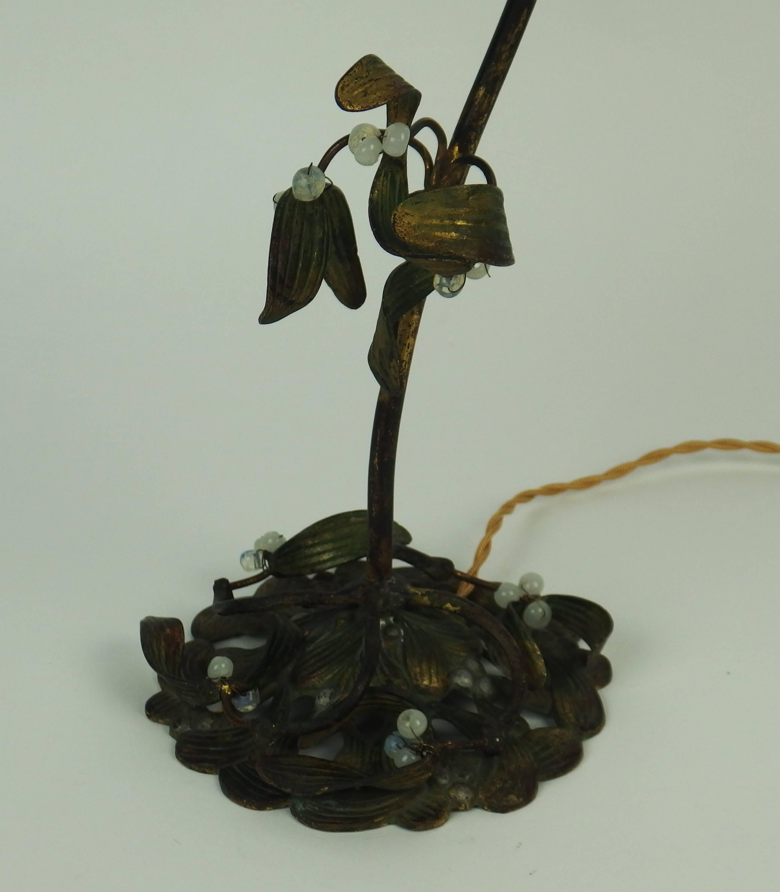 1920s Mistletoe Table Lamp (Messing) im Angebot