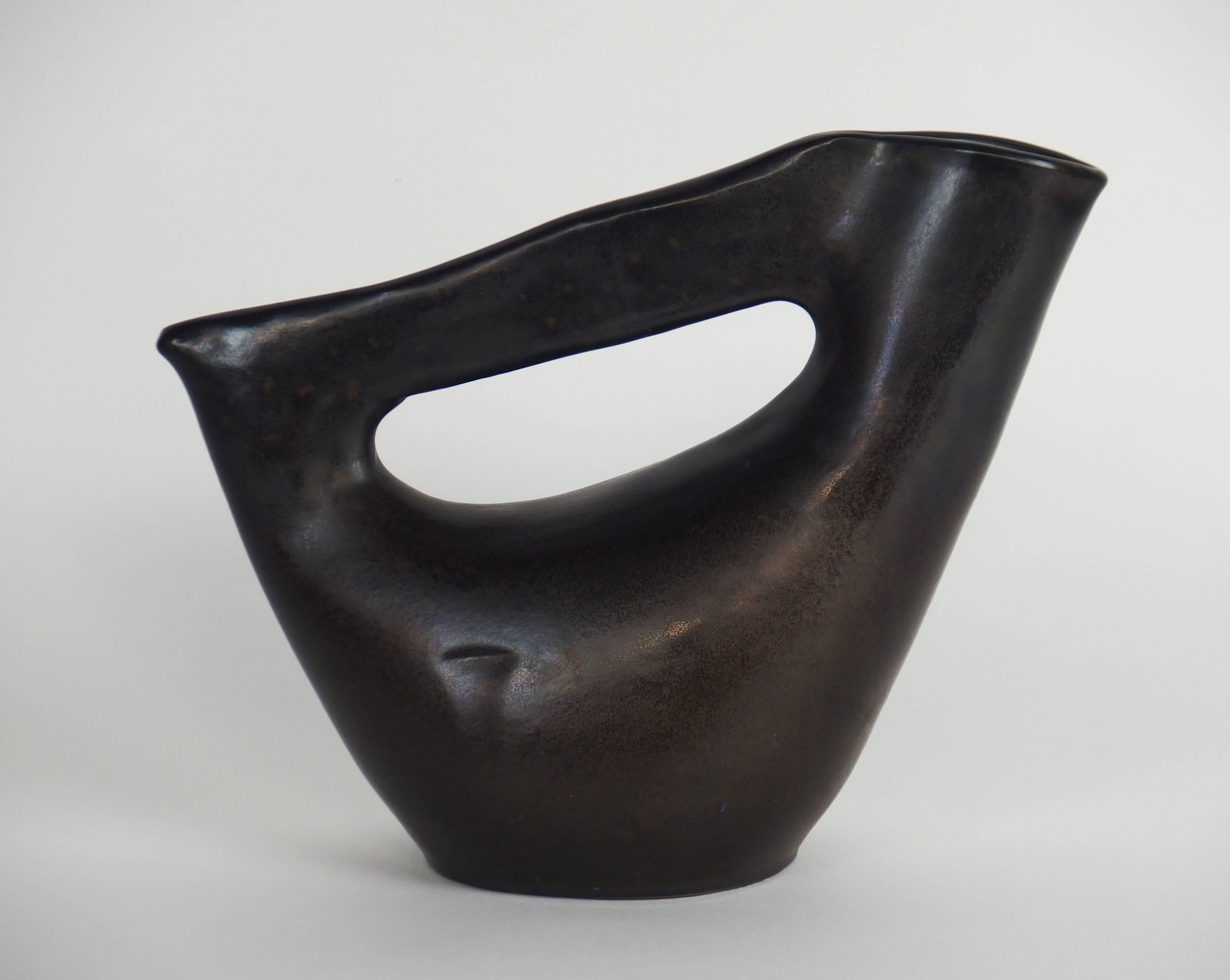 A rare black earthenware vase designed by Suzanne Ramié for Madoura.Stamped on the back, Madoura plein feu.
Suzanne Ramié stopped to produce this model when Picasso asked her to use this shape for his own creation.
Suzanne Ramié (1907-1974)created
