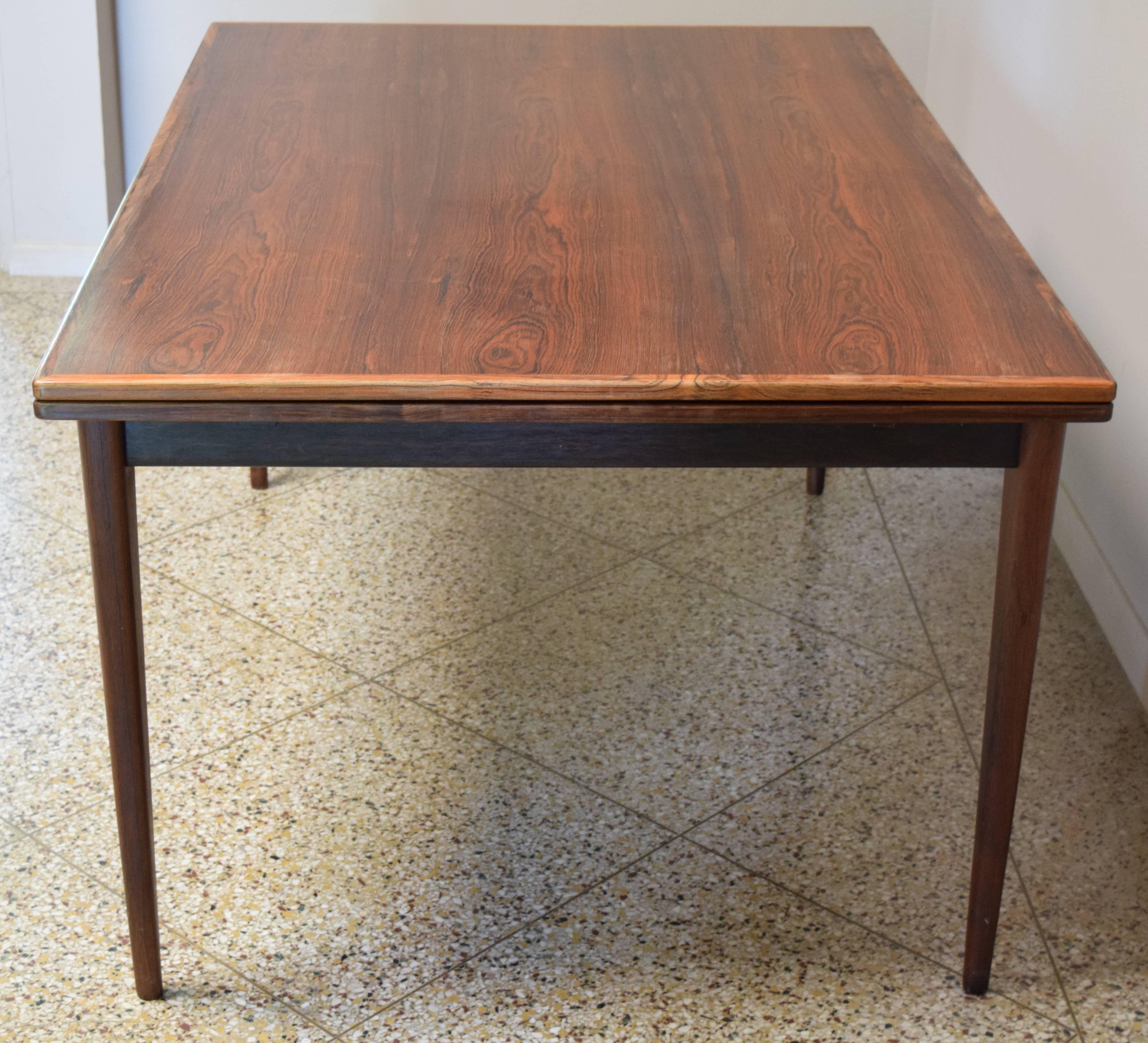 Niels O. Møller #12 Table in Rosewood In Good Condition For Sale In Princeton, NJ