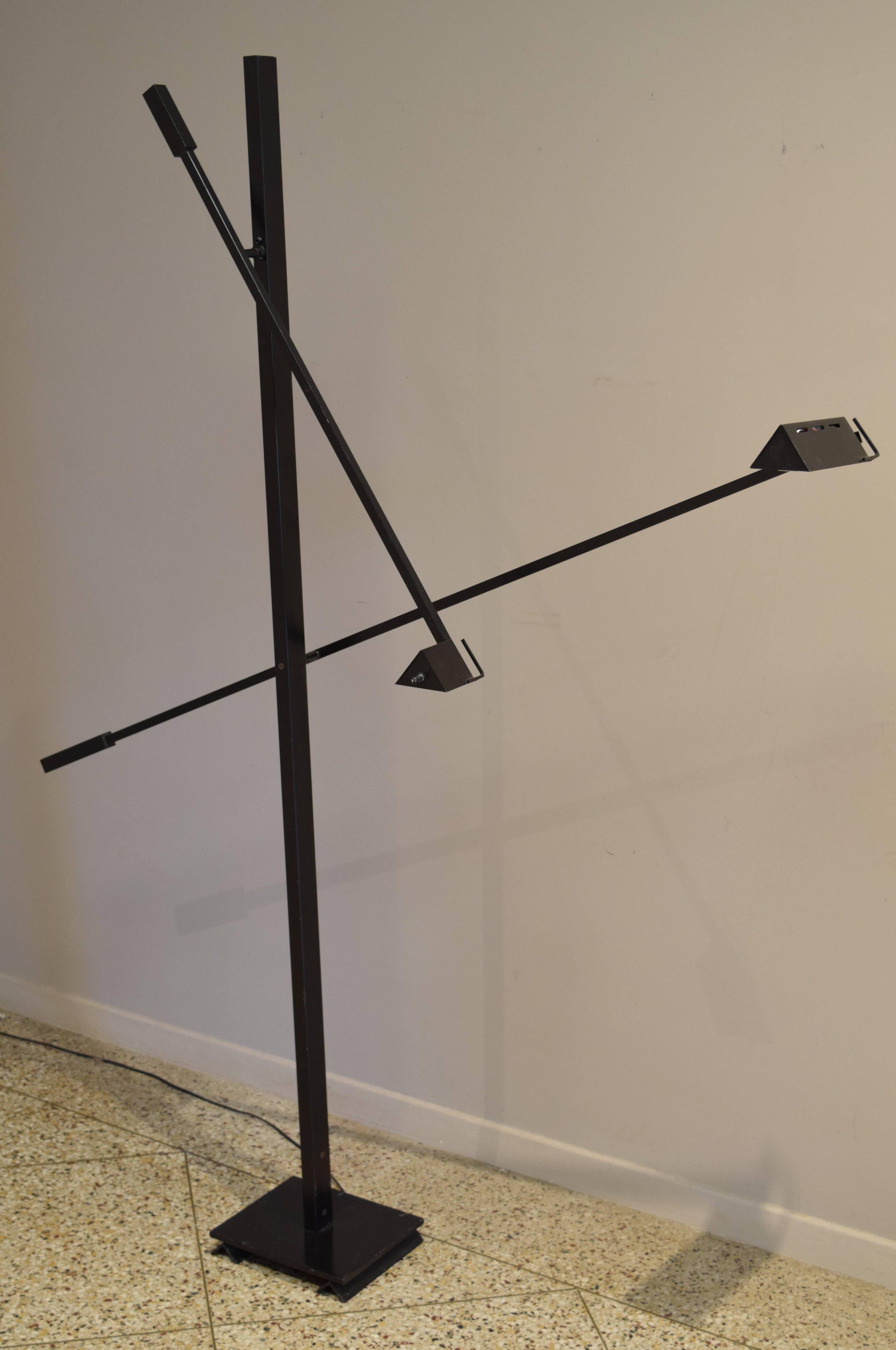Articulated Floor Lamp in the Style of Robert Sonneman In Good Condition For Sale In Princeton, NJ