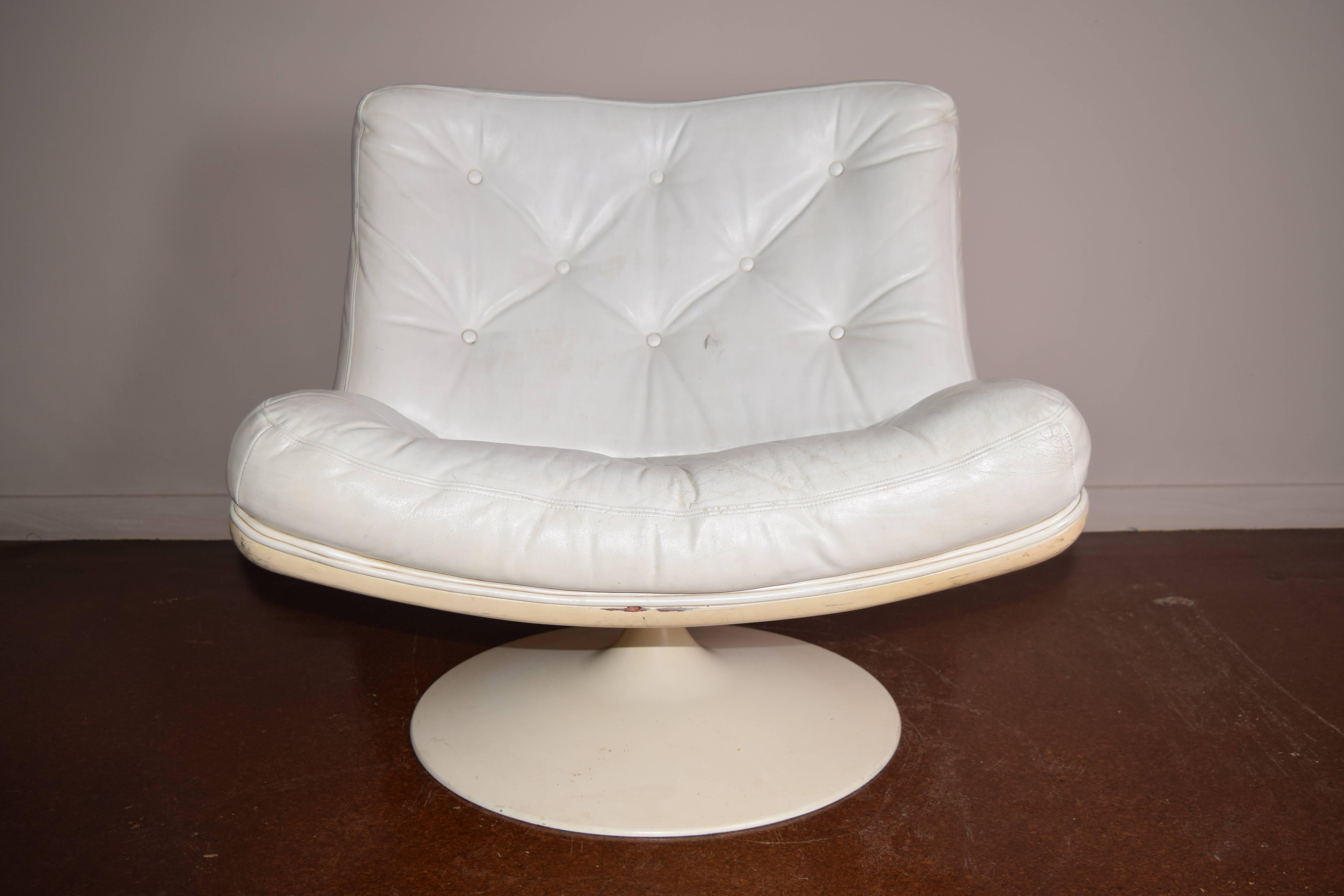 Signed Artifort Swivel Chairs by Geoffrey Harcourt In Good Condition In Princeton, NJ