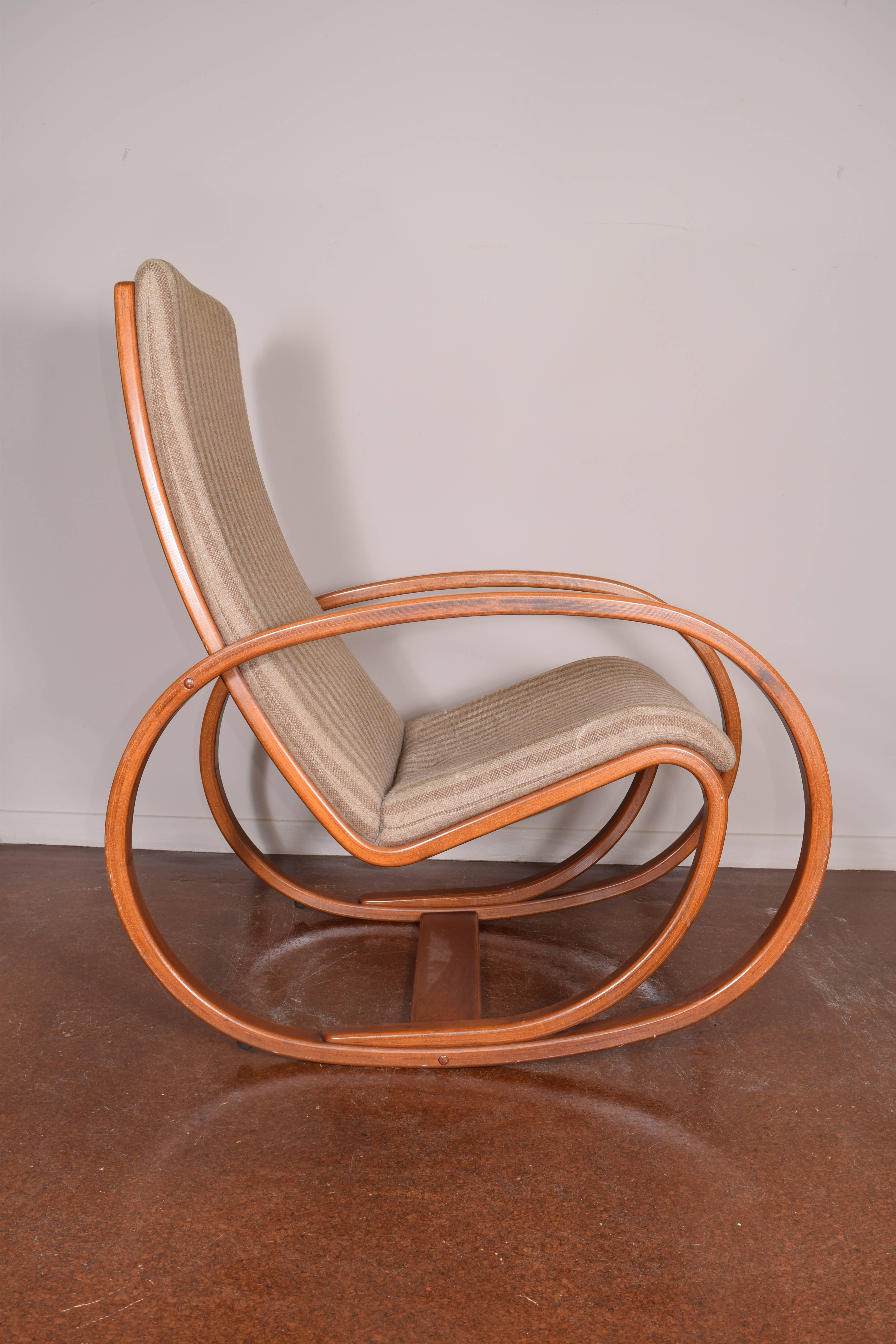 Vintage EJ25 rocker with beech bentwood frame by Jorgen Gammelgaard. 
Free delivery to NYC.