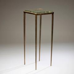 Table d'appoint contemporaine en frêne:: bronze et verre:: Gregory Nangle