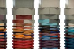 The Many Few Project Two, 8er-Set Vasen-Set, farbiges Porzellan  von Peter Pincus