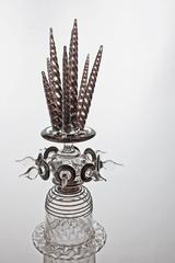 Fontaine à absinthe contemporaine avec détails noirs et ensemble de verres à deux becs