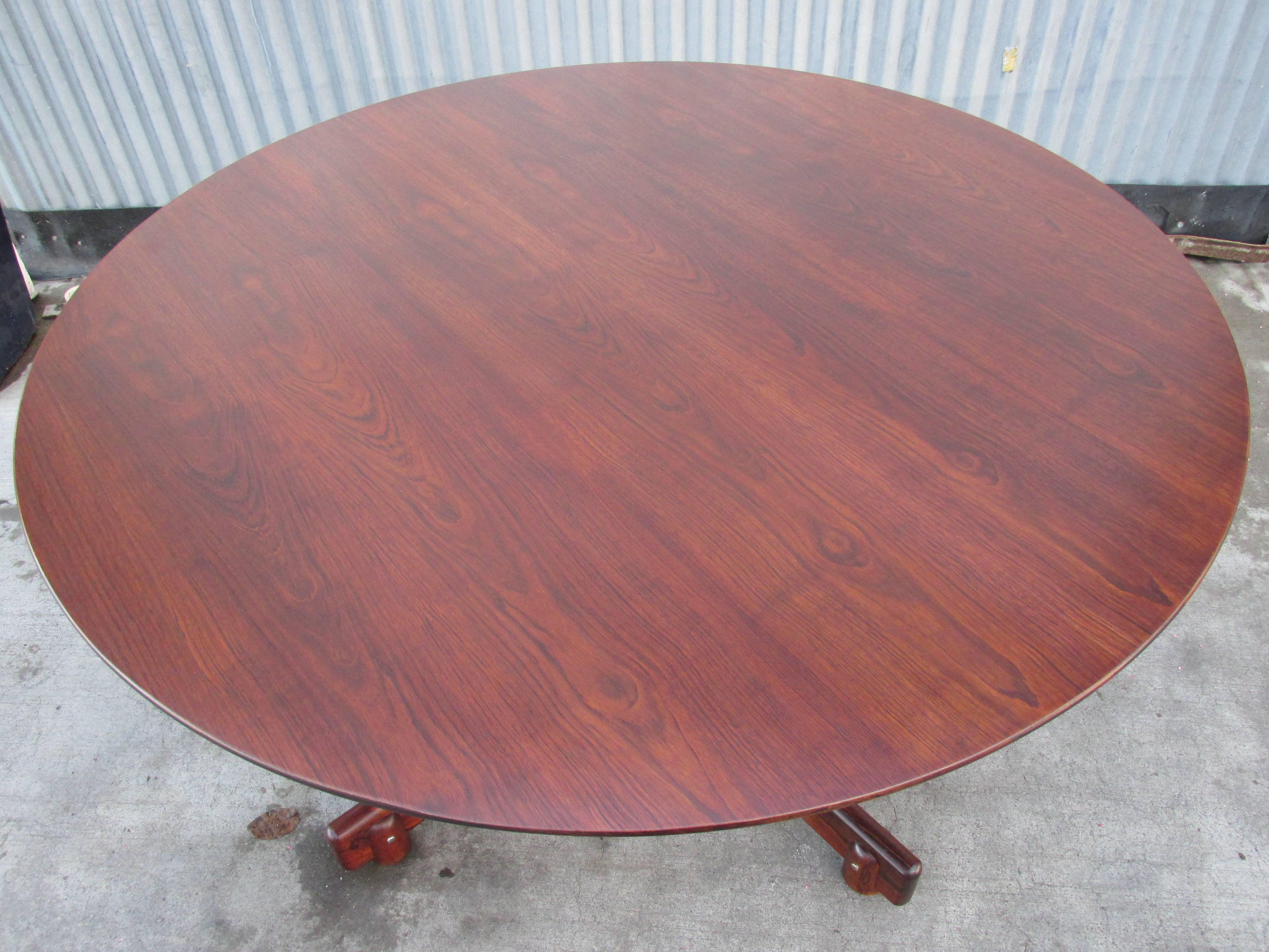 Sergio Rodrigues Rosewood Table In Good Condition In Fulton, CA