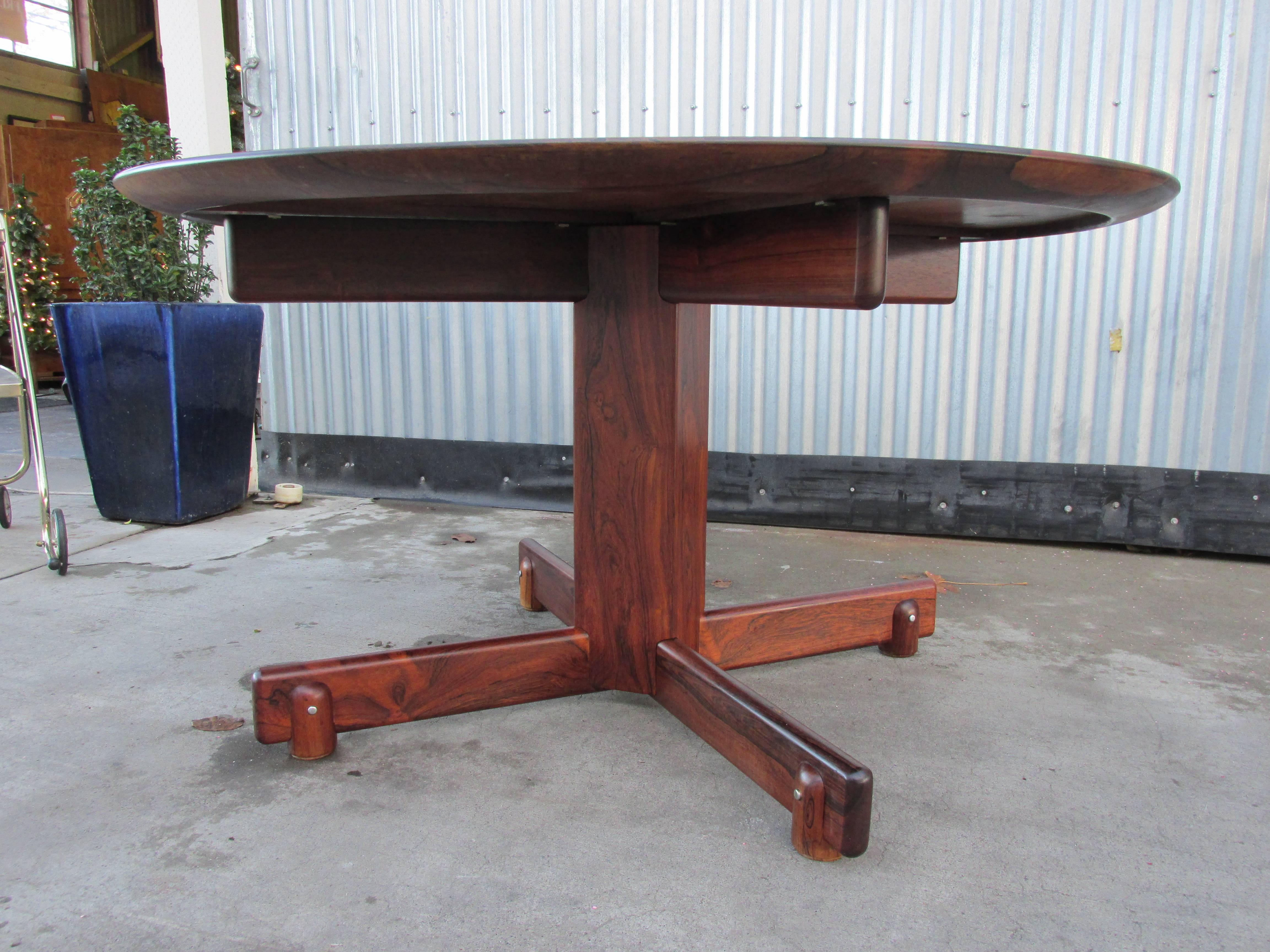 A scarce and fine Brazilian Rosewood circular dining or game table designed by Sergio Rodrigues, (1927-2014), circa 1960s.