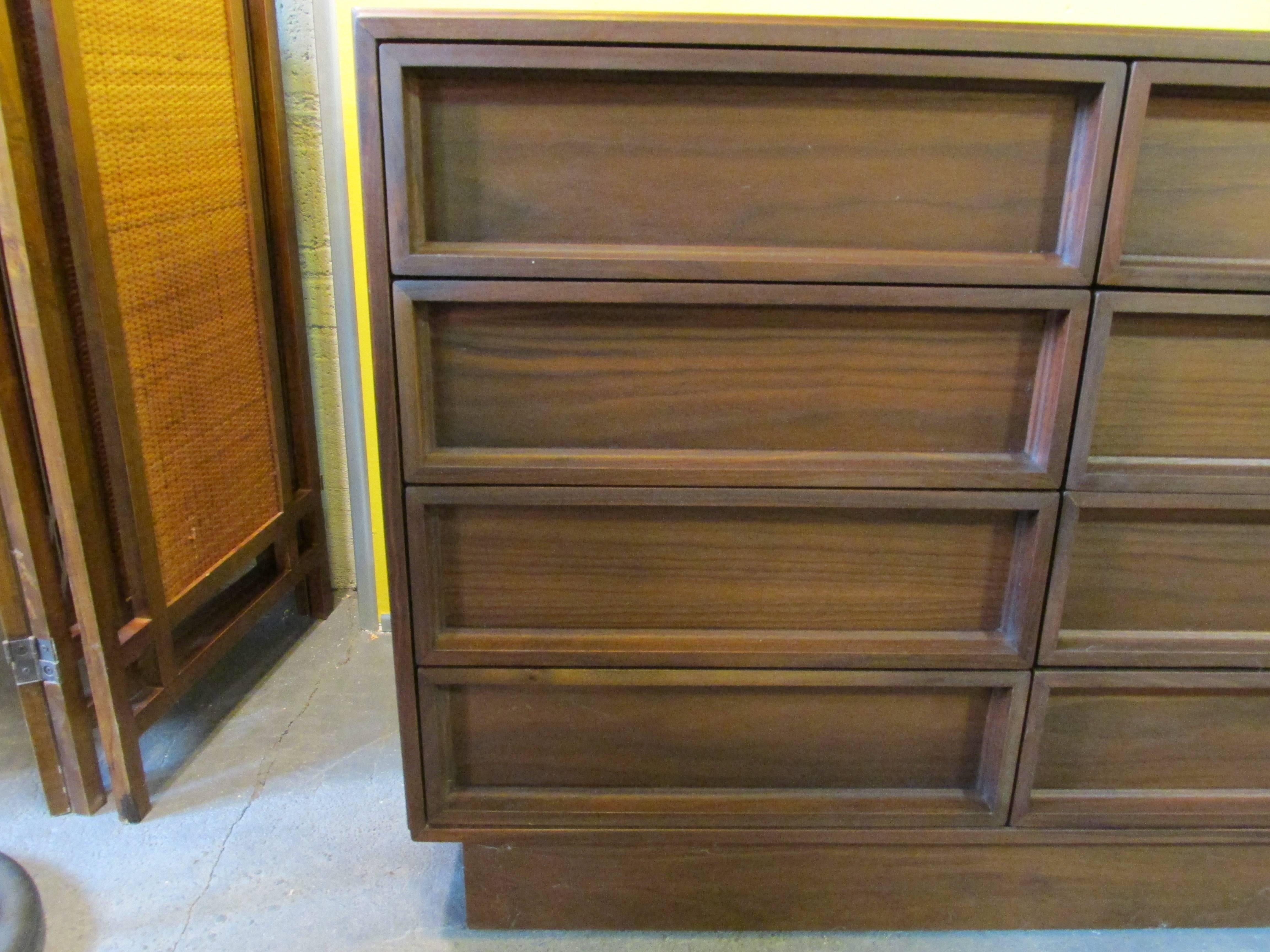 1970s Mid-Century Modern dresser designed by John Keal for Brown-Saltman. Made in California, circa. 1970. Easy open and close drawers with steel glides and solid oak secondary wood. A very nice example of this dresser retaining its original finish.