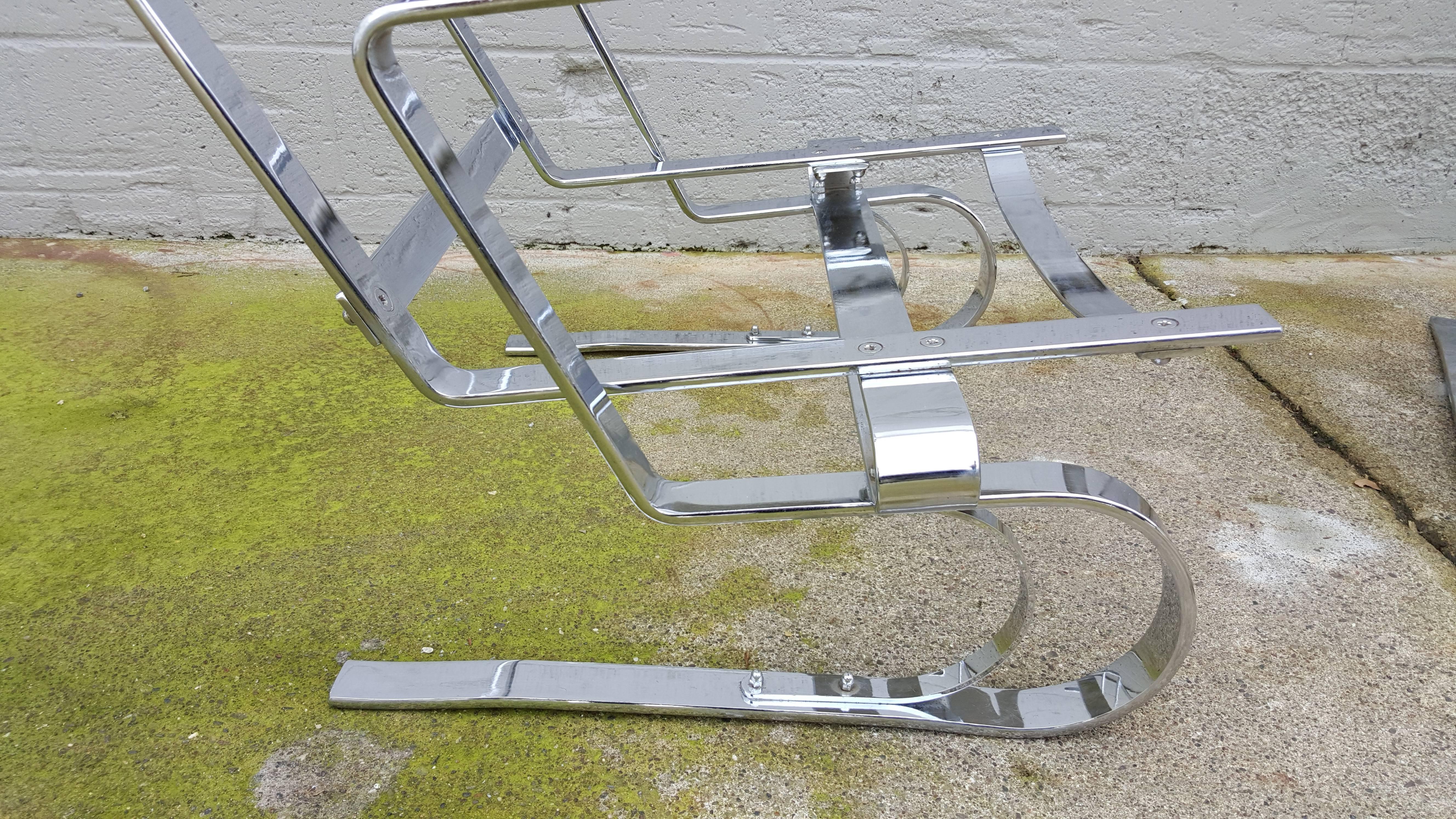 Exceptional Flat Bar Steel Chrome Lounge Chairs For Sale 4