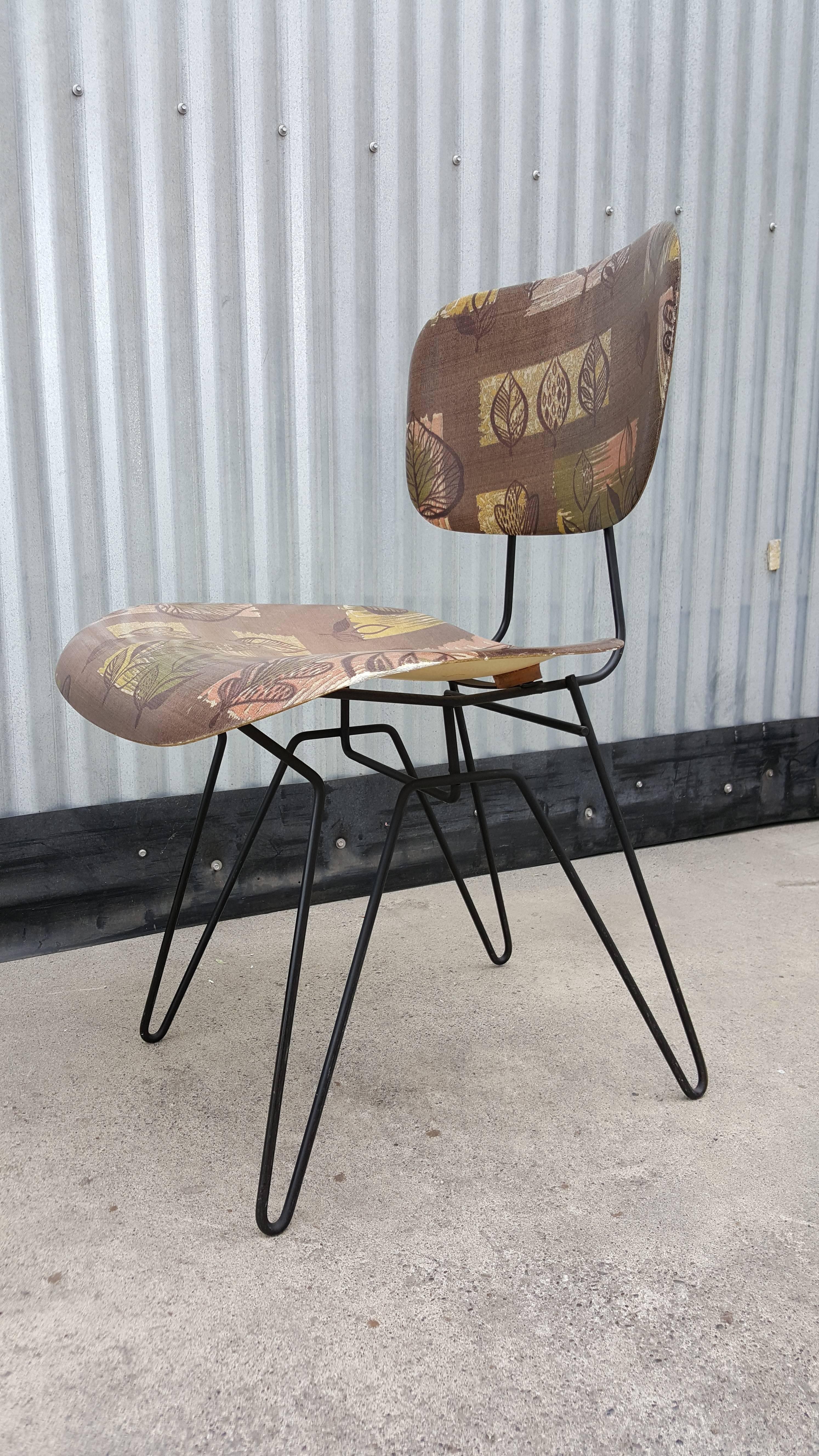 Hobart Wells Iron Hairpin and Formed Fiberglass Lounge Chair In Good Condition For Sale In Fulton, CA