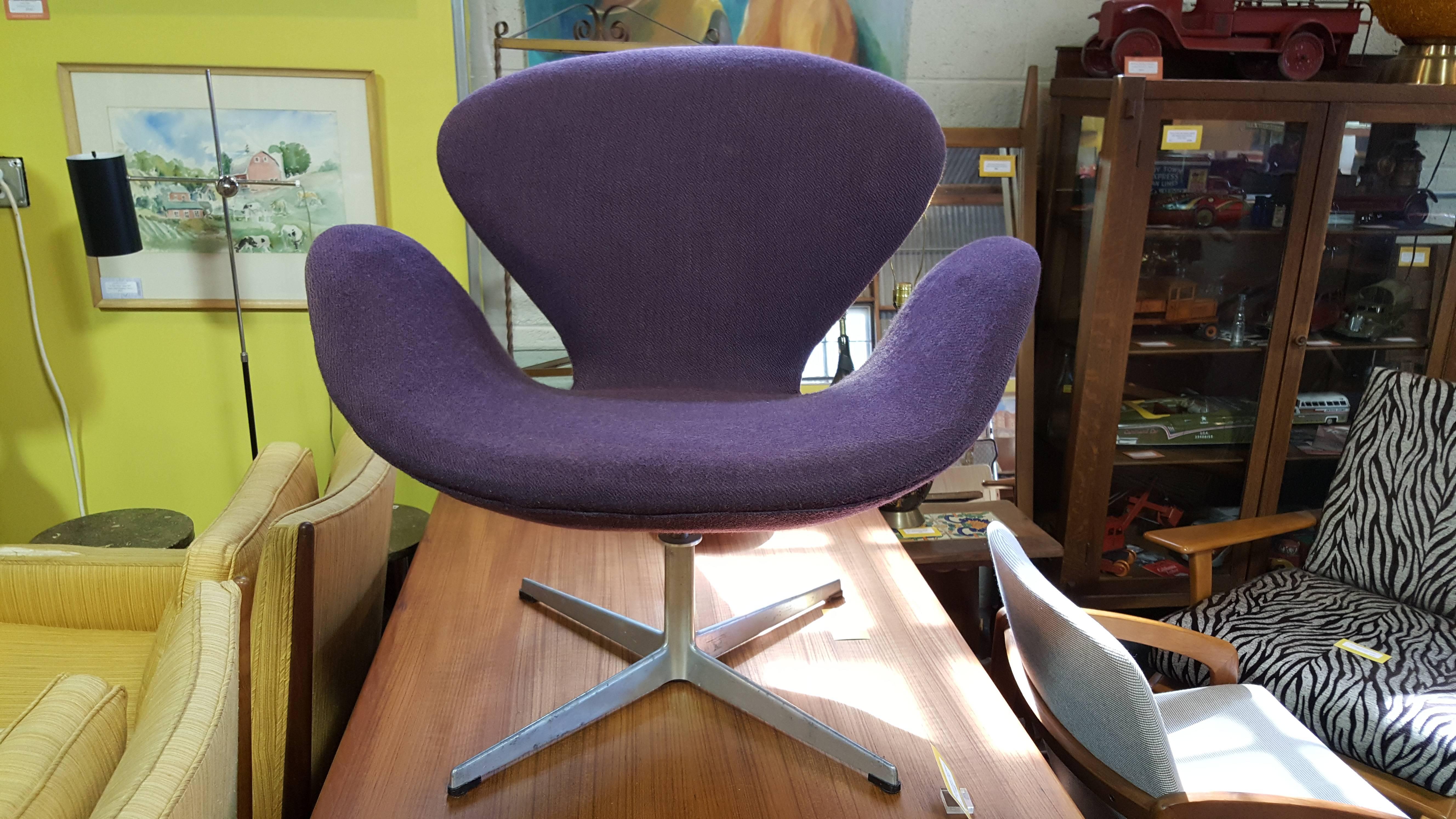 Swan Chair by Arne Jacobsen for Fritz Hansen 2