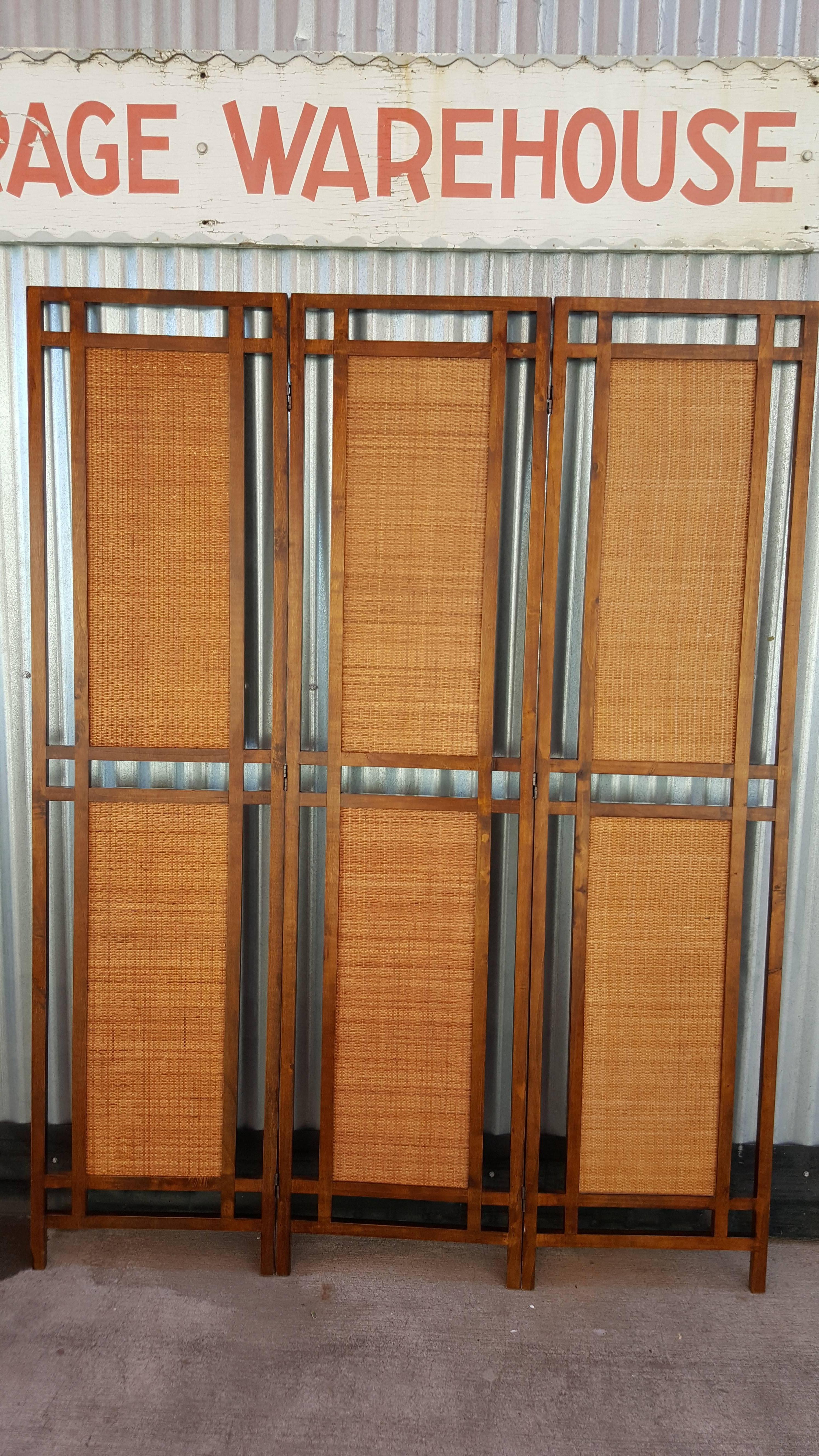 Rattan and Wood Room Divider / Screen In Excellent Condition In Fulton, CA