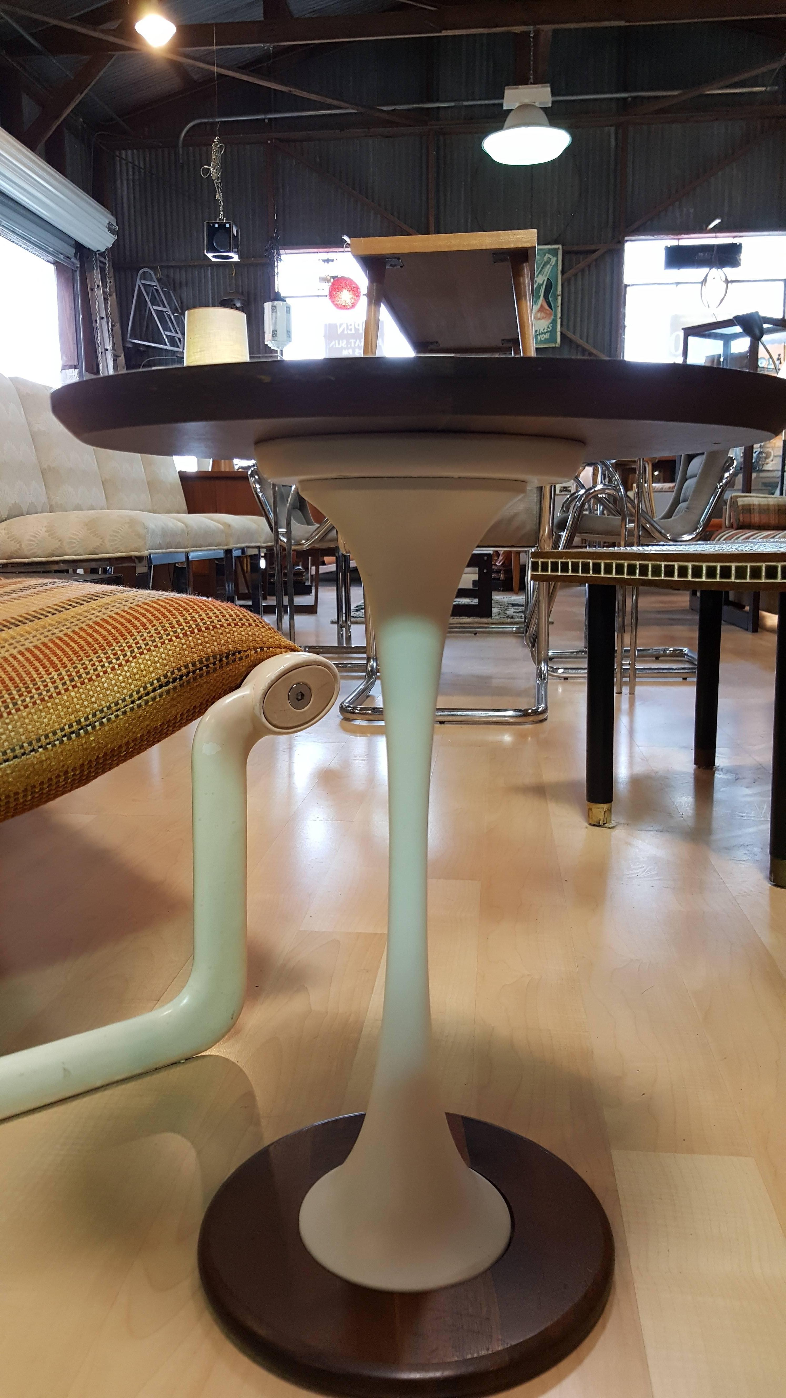 American Unique Tulip Base Oval End Table For Sale