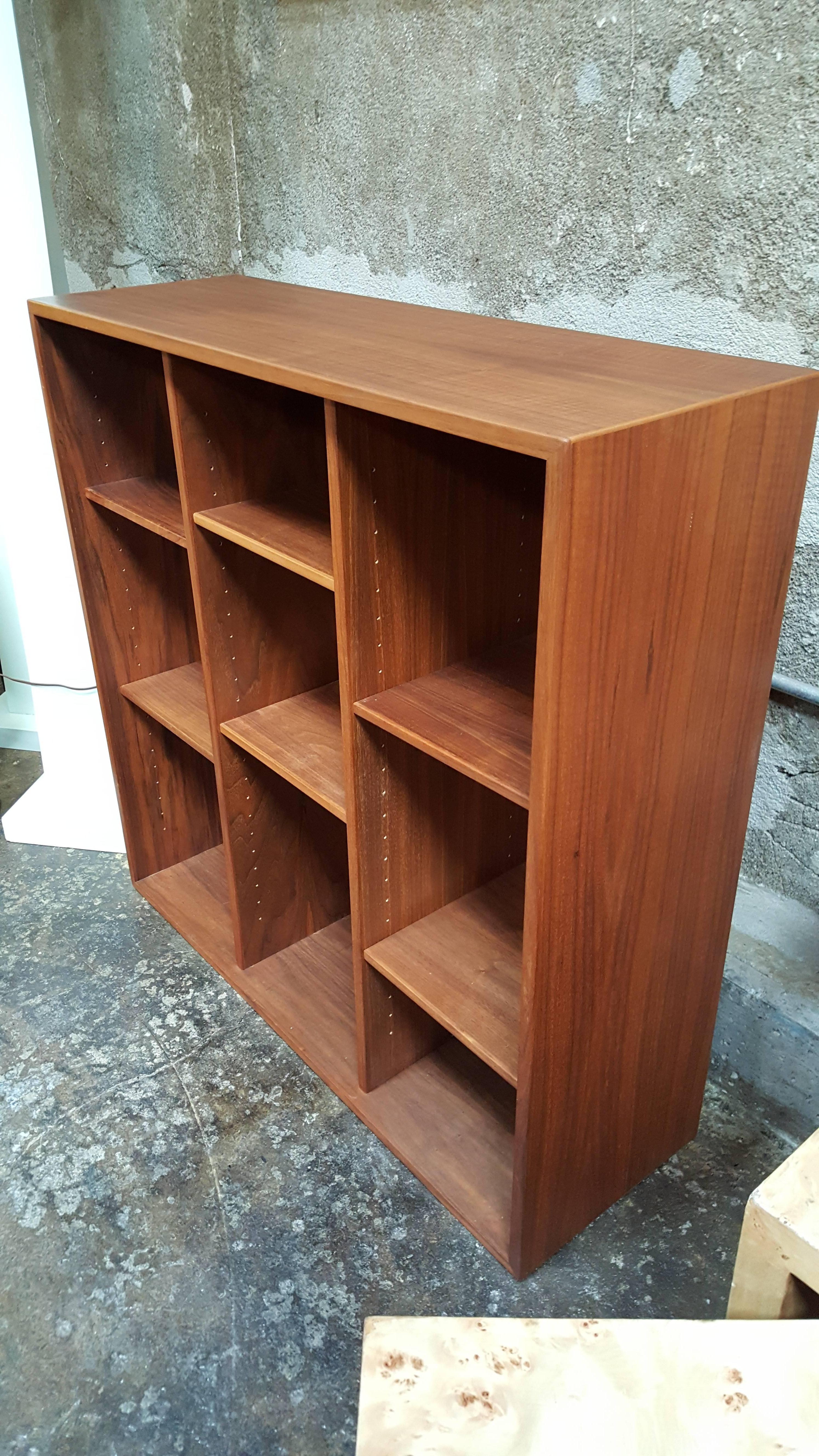 Teak Danish Modern Bookshelf In Excellent Condition For Sale In Fulton, CA