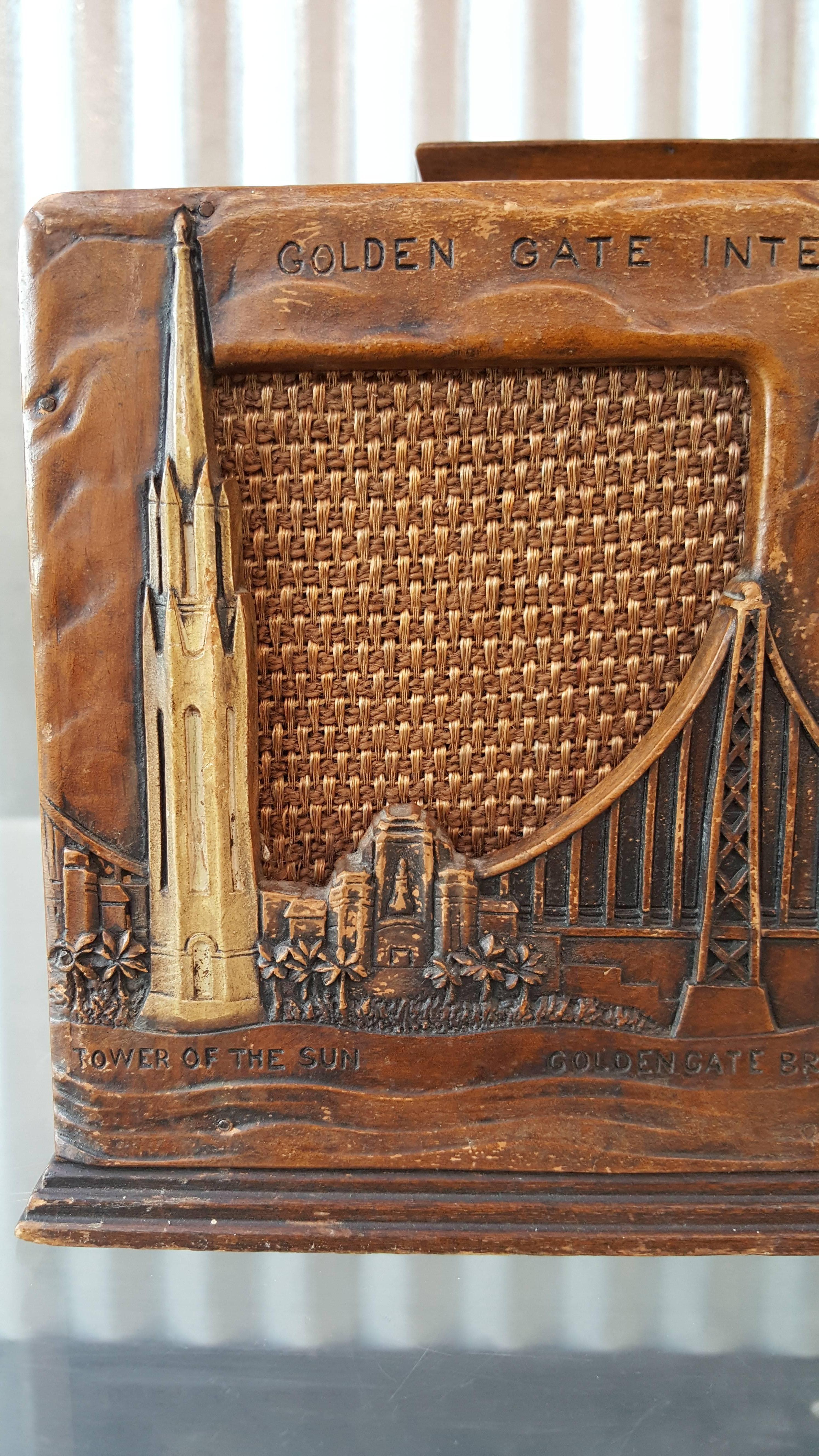 Very rare memorabilia from the 1939 San Francisco Golden Gate International Exposition. An RCA Victor vacuum tube Am radio, Model 40X56, circa 1939. Wood construction with a molded syroco wood front depicting the Golden Gate Bridge, Tower of the Sun