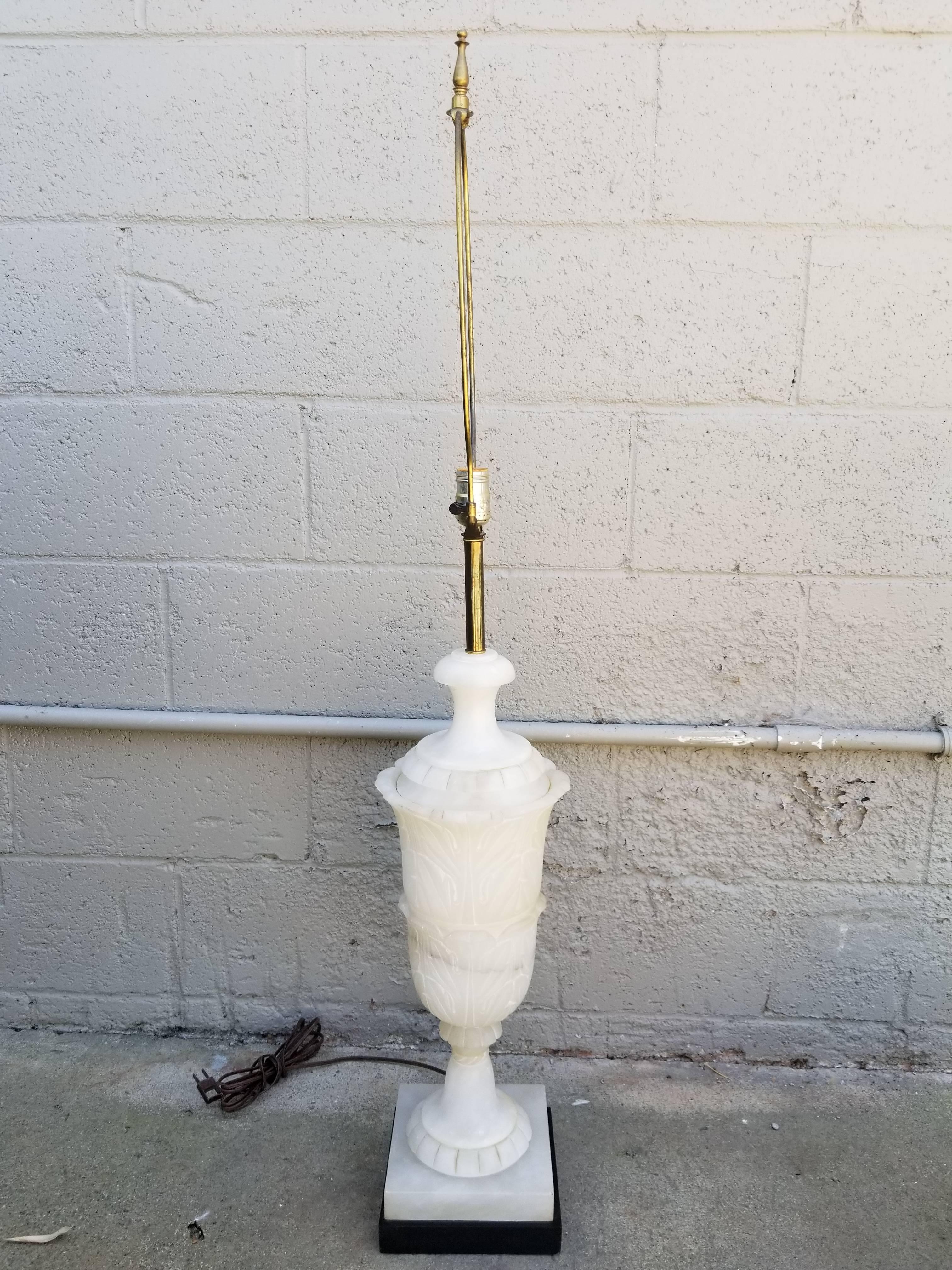 Large-Scale Alabaster Table Lamp For Sale 2