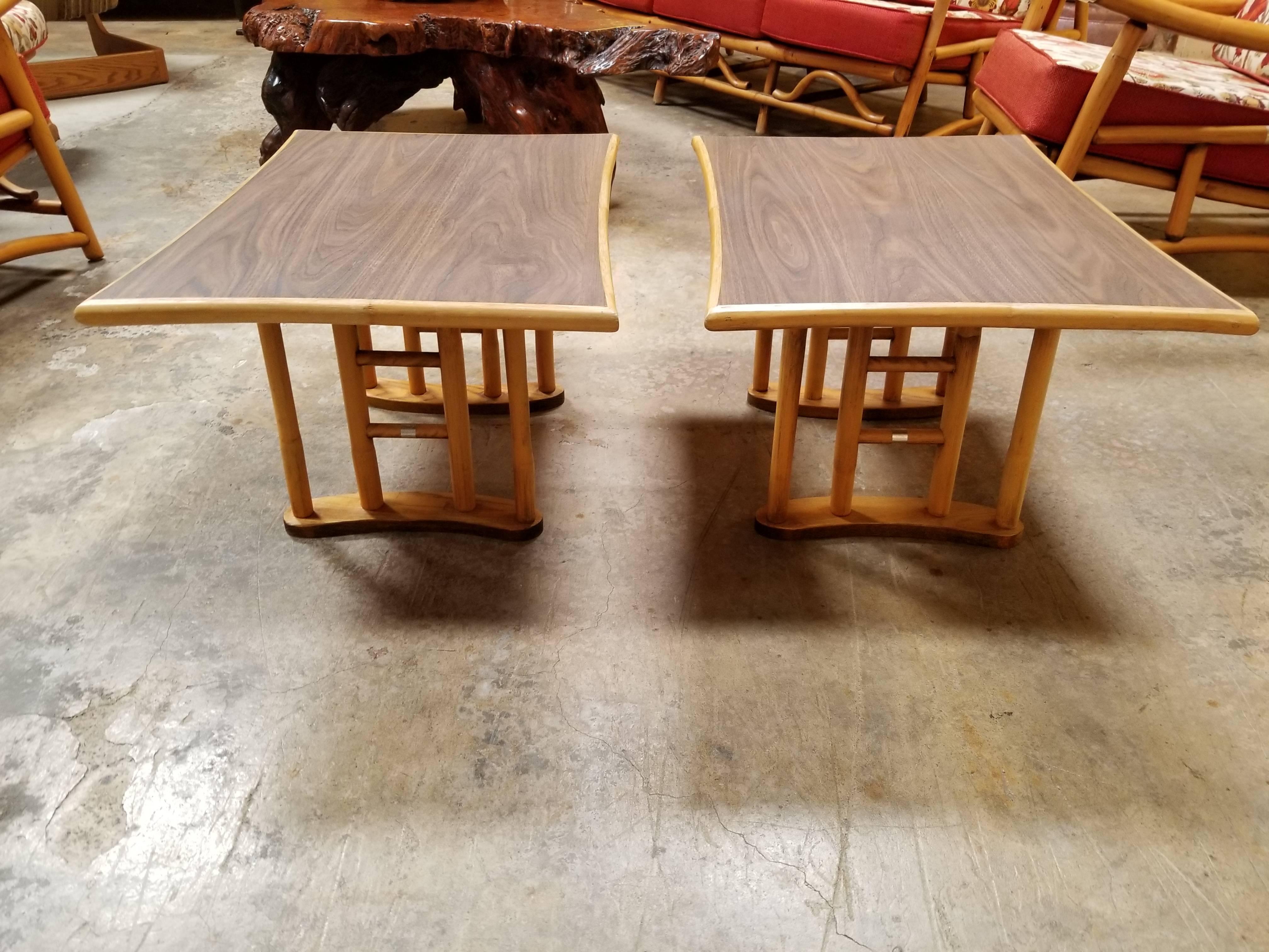 Mid-Century Modern Pair of Rattan End Tables For Sale