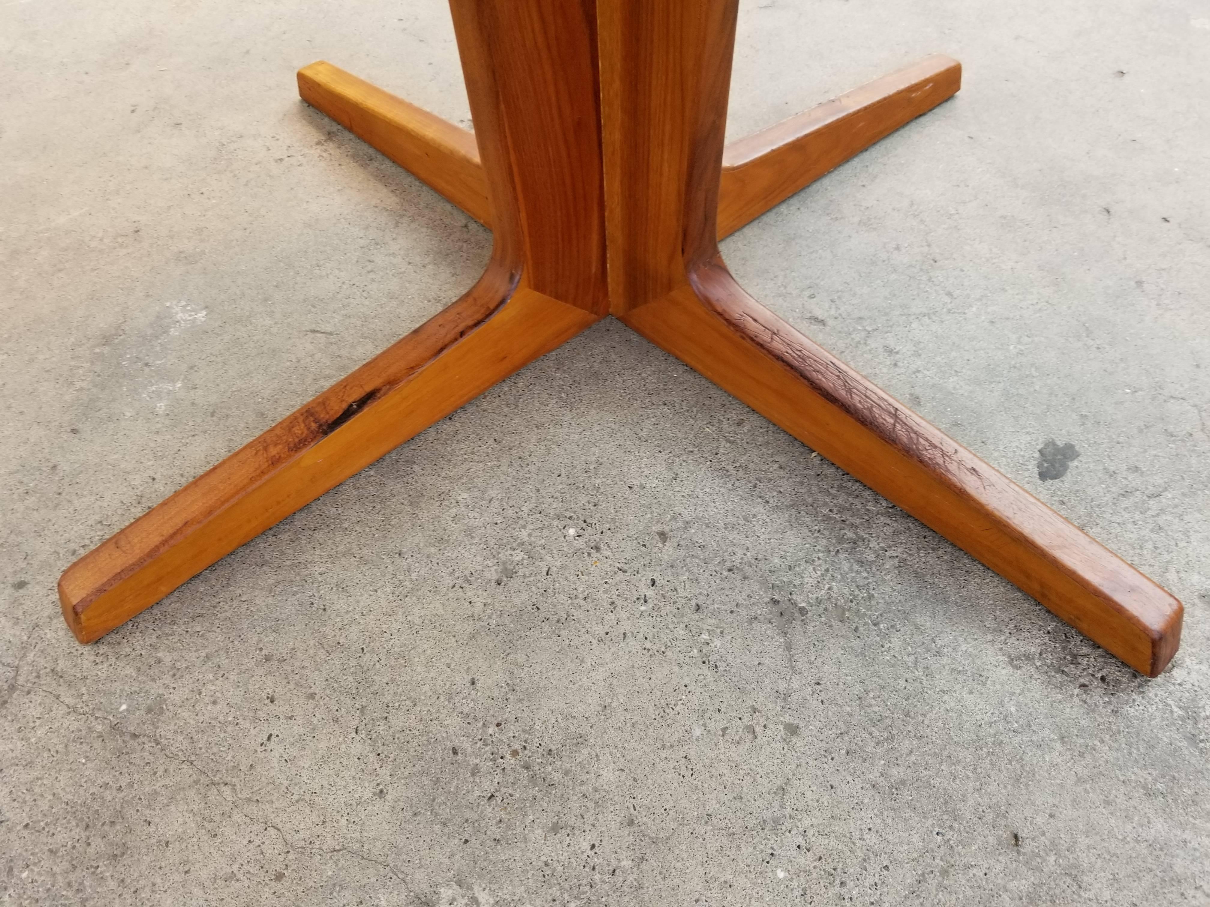 Round Teak Dining Table with Two Leaves 1