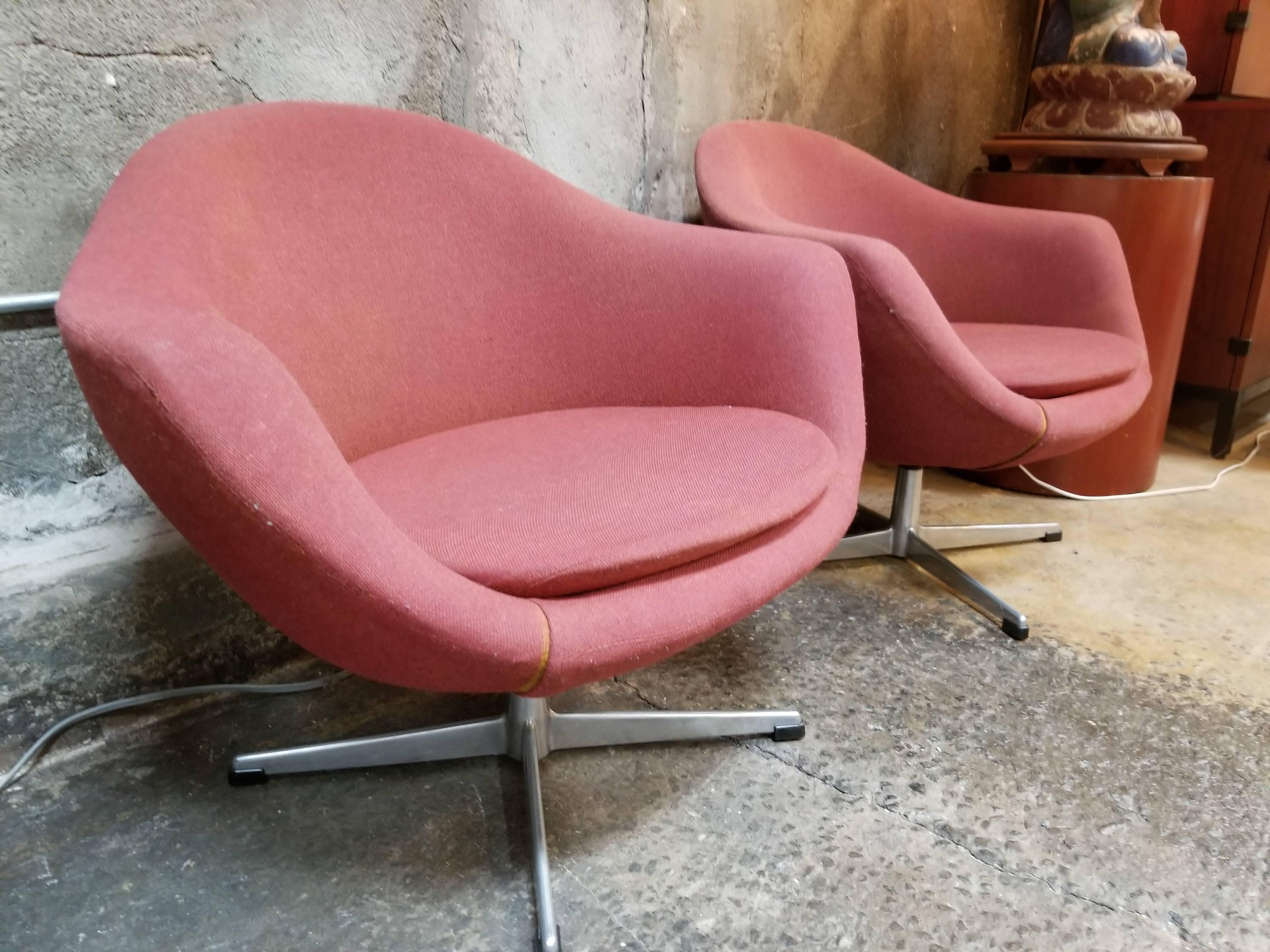 Mid-Century Modern Swivel Lounge Chairs by Overman For Sale
