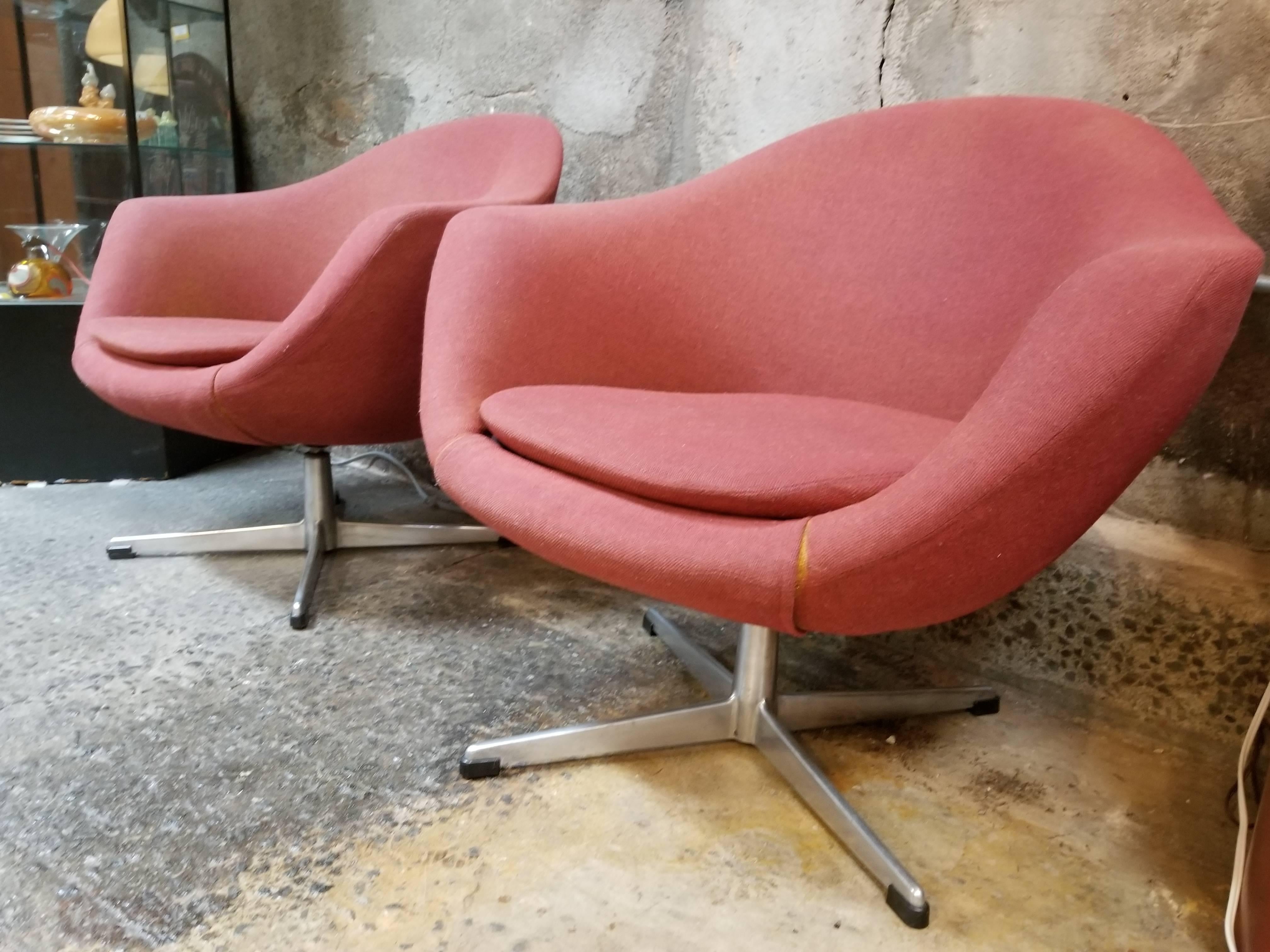 Swivel Lounge Chairs by Overman For Sale 1