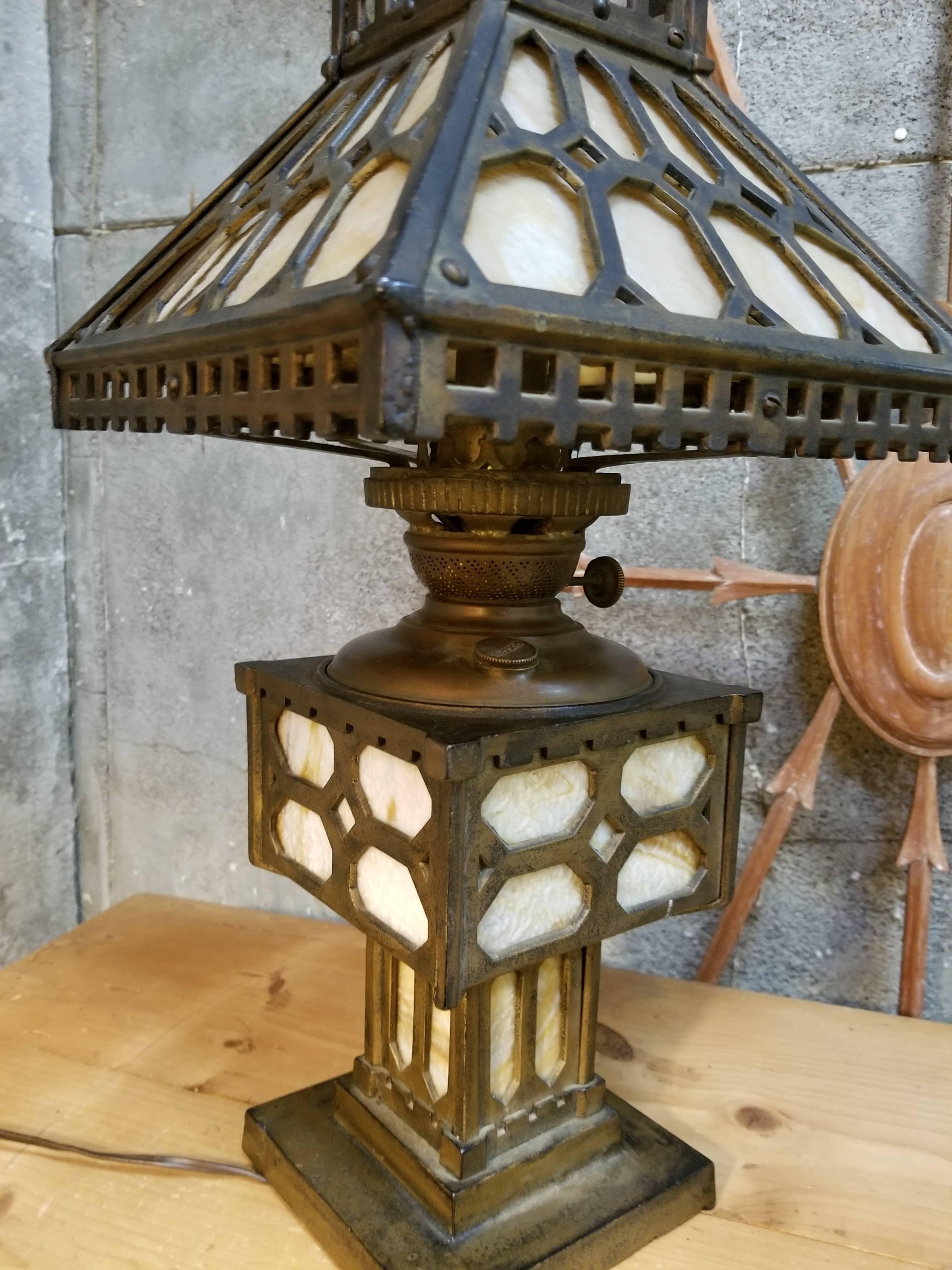 Arts & Crafts Slag Glass and Iron Table Lamp In Good Condition For Sale In Fulton, CA
