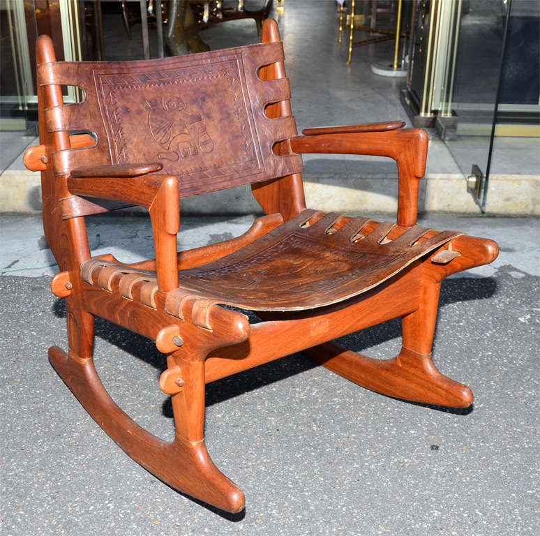 1950s pair of rocking chair in mahogany
Probably made in Honduras or Brazil.