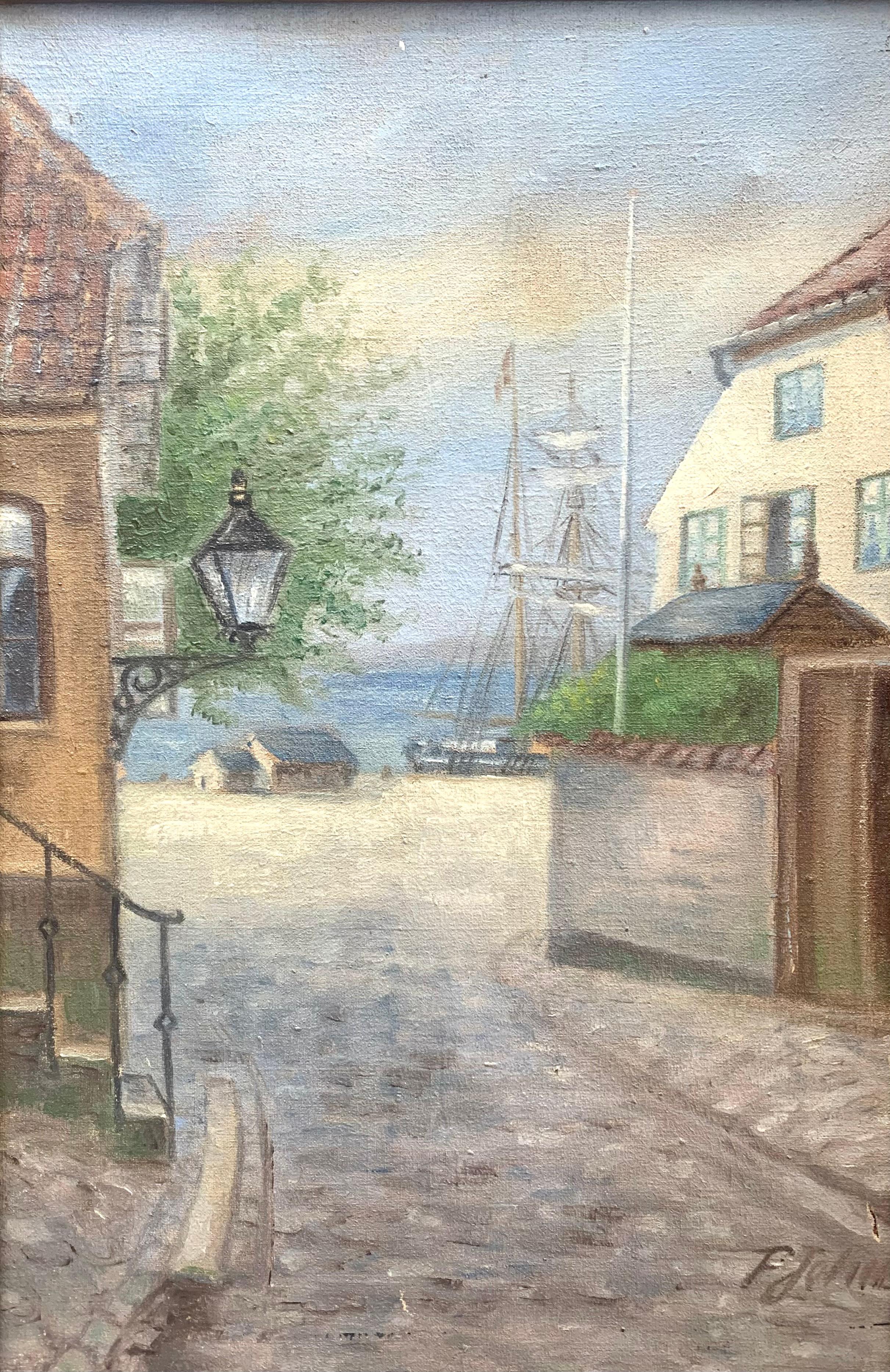 Maritimes dänisches Ölgemälde auf Leinwand aus der Mitte des Jahrhunderts mit einer Küstenstadt mit Häusern im Vordergrund und einem Schiff mit dänischer Flagge im Hintergrund. 

Kopfsteinpflaster führt den Betrachter von der Stadt zum Ufer, als ob