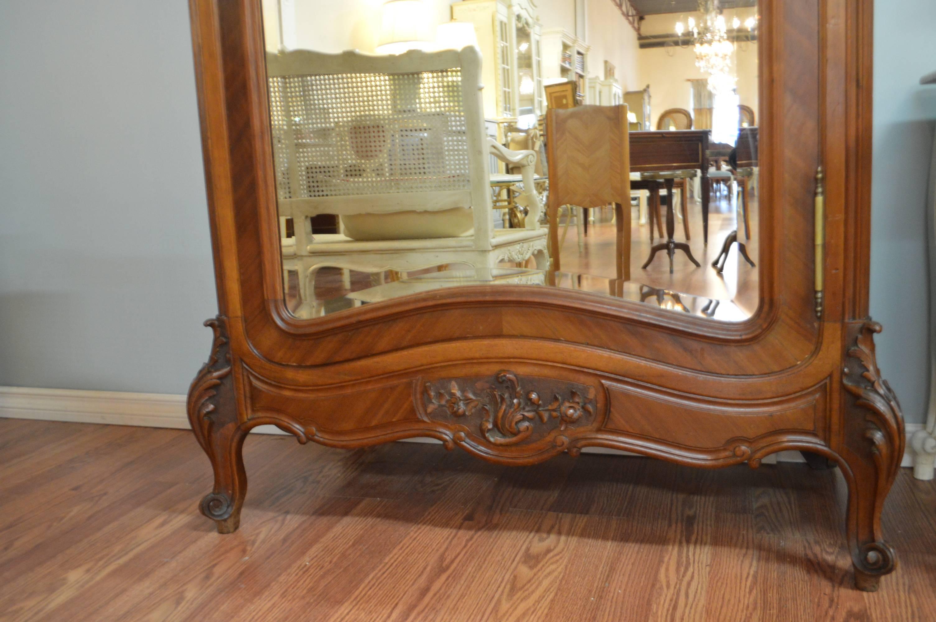 Louis XV Style Walnut One-Door Armoire In Excellent Condition In Oakville, ON