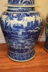 Paire de grandes pots à gingembre chinois en porcelaine bleue et blanche
