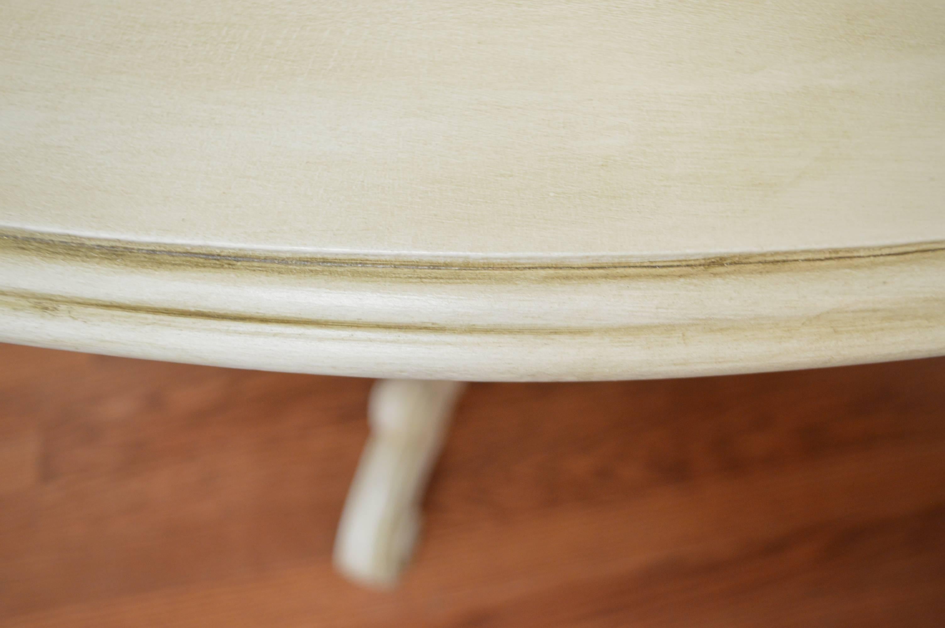 Round Pedestal Painted Dining Table In Excellent Condition In Oakville, ON