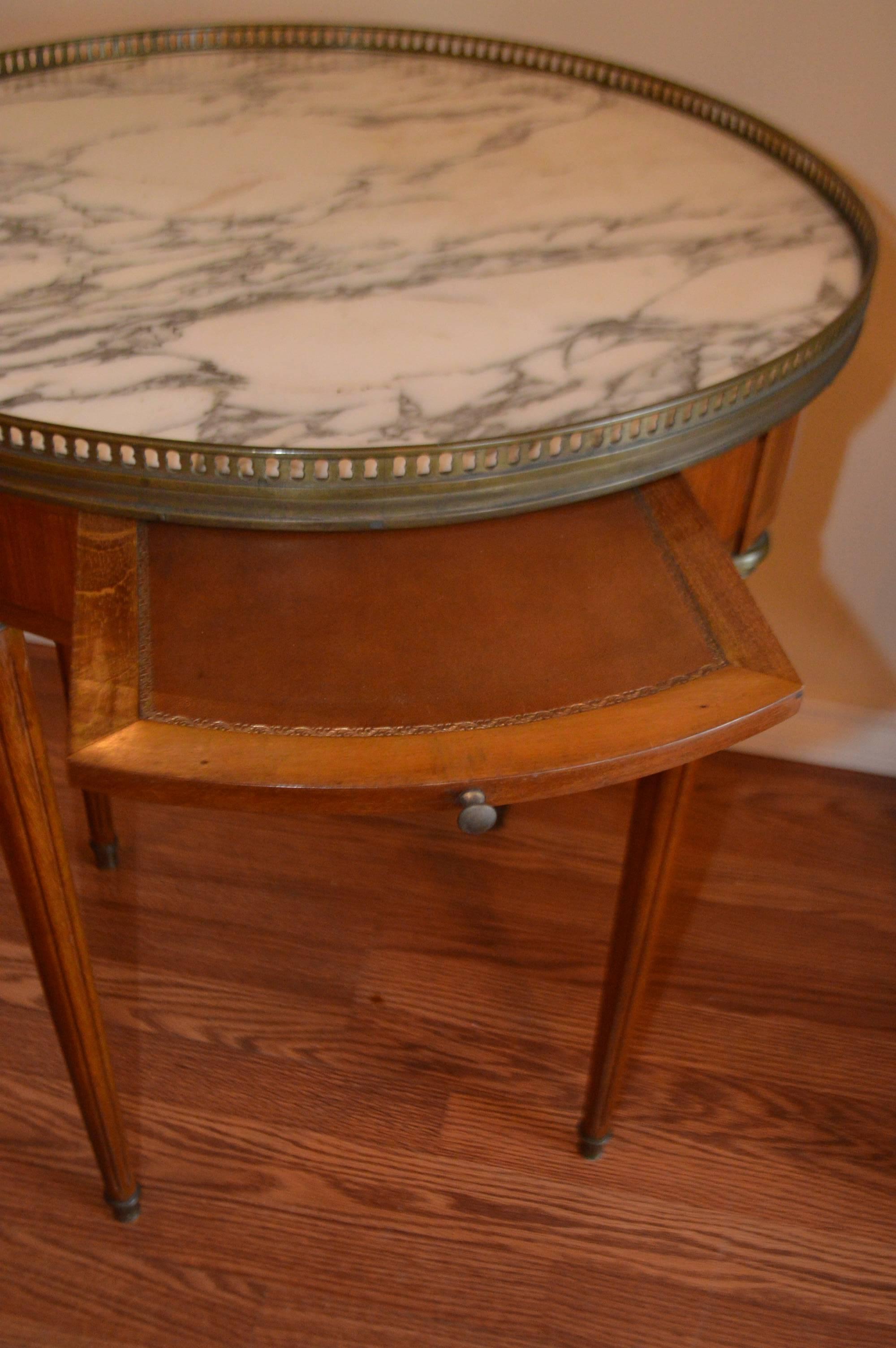 Pair of Louis XVI Style Round Side Tables In Excellent Condition In Oakville, ON