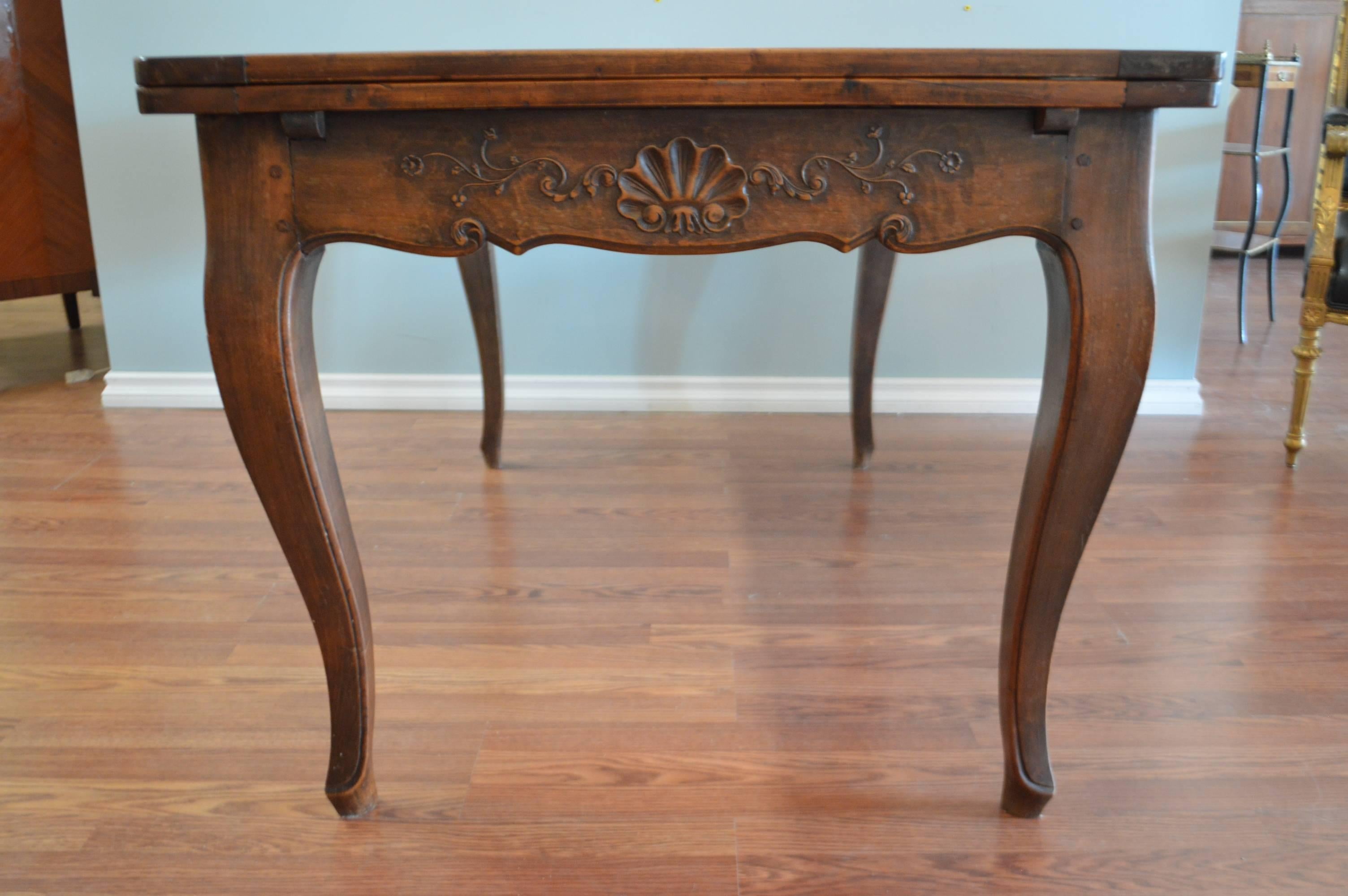 French Country Style Walnut Dining Table In Excellent Condition In Oakville, ON