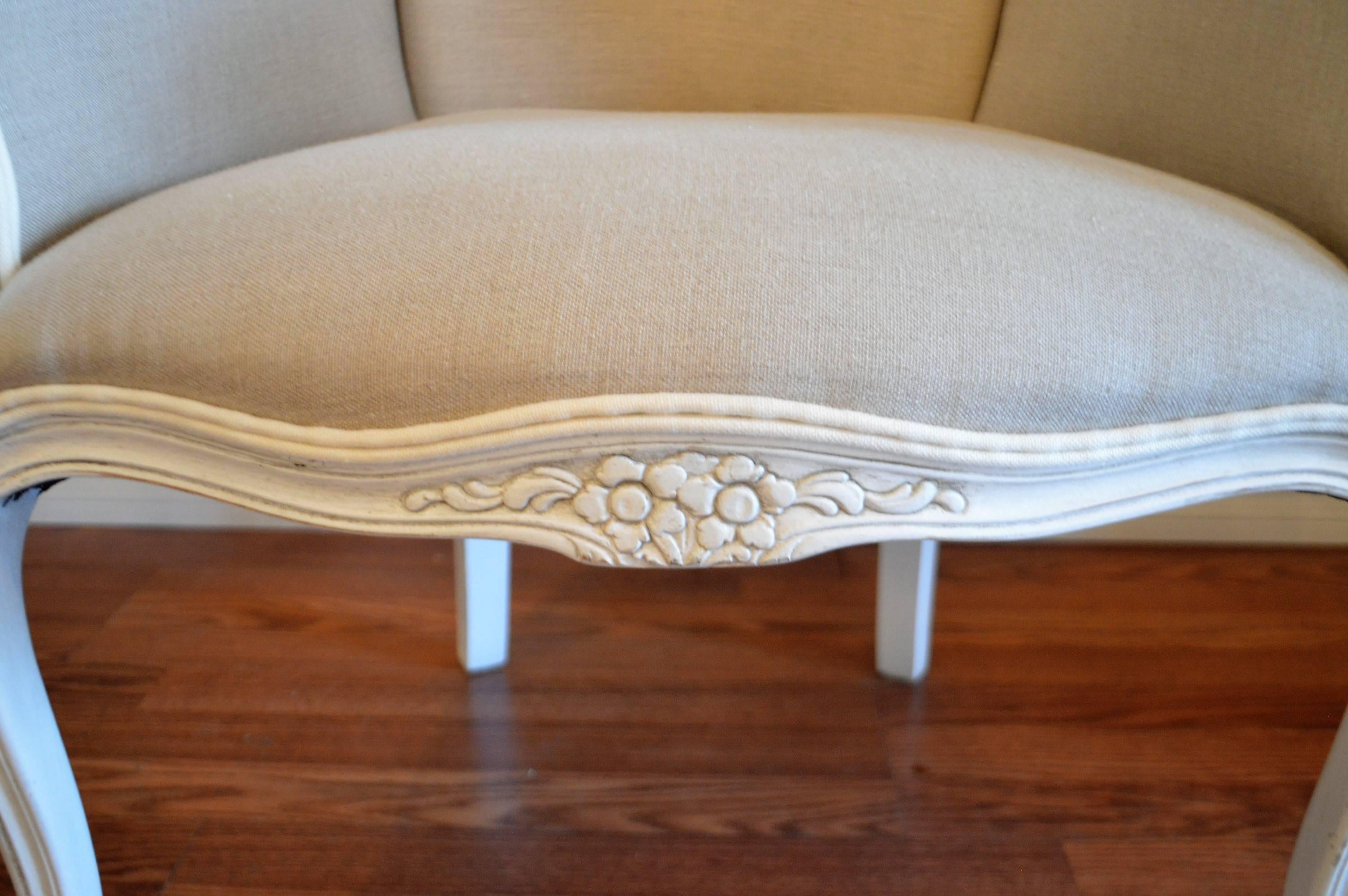 Pair of Louis XV Style Painted Bergere Chairs In Excellent Condition For Sale In Oakville, ON