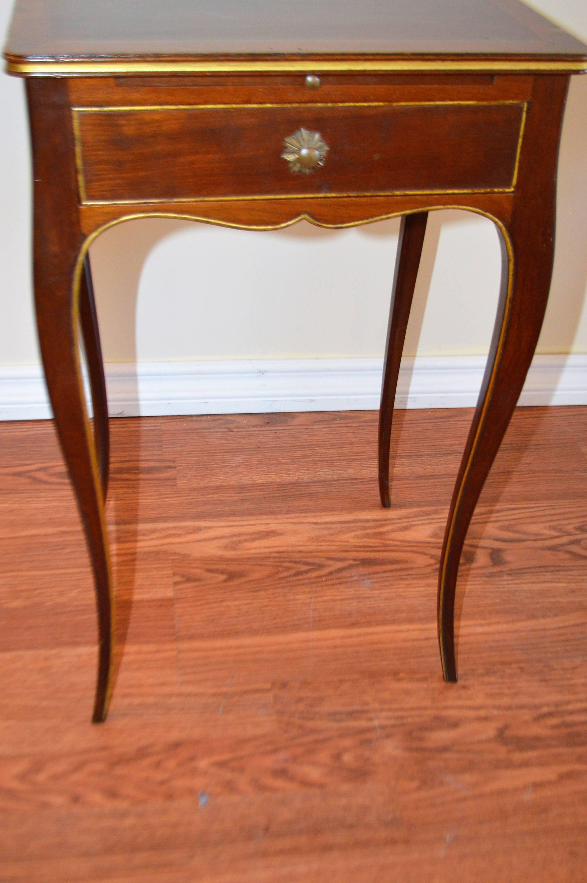 Pair of Elegant Mahogany Side Tables, Gilded Molding, Drawer and Pull-Out Table In Excellent Condition In Oakville, ON