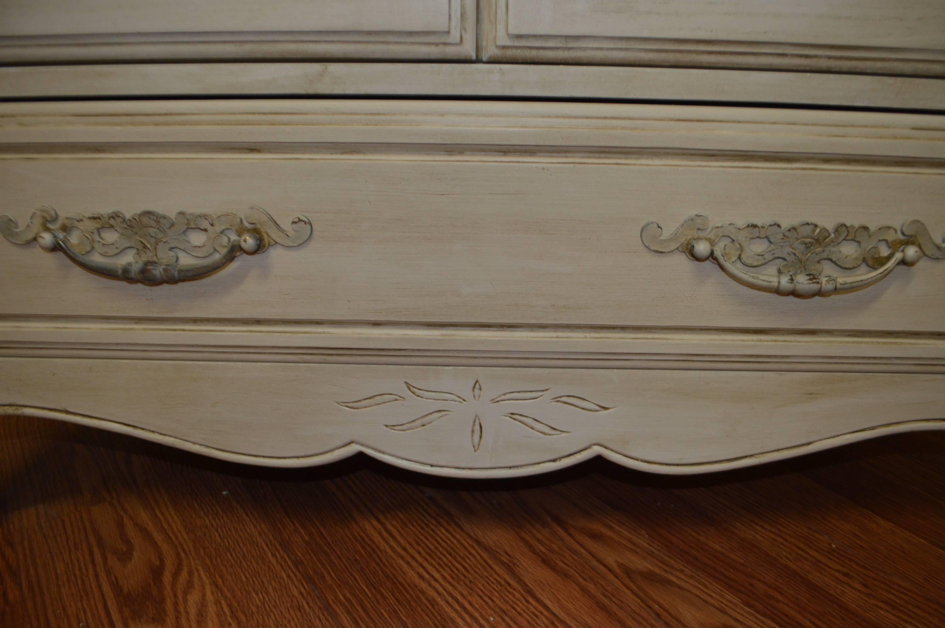 Louis XV Style French Painted Armoire with Built-In Drawers In Excellent Condition For Sale In Oakville, ON