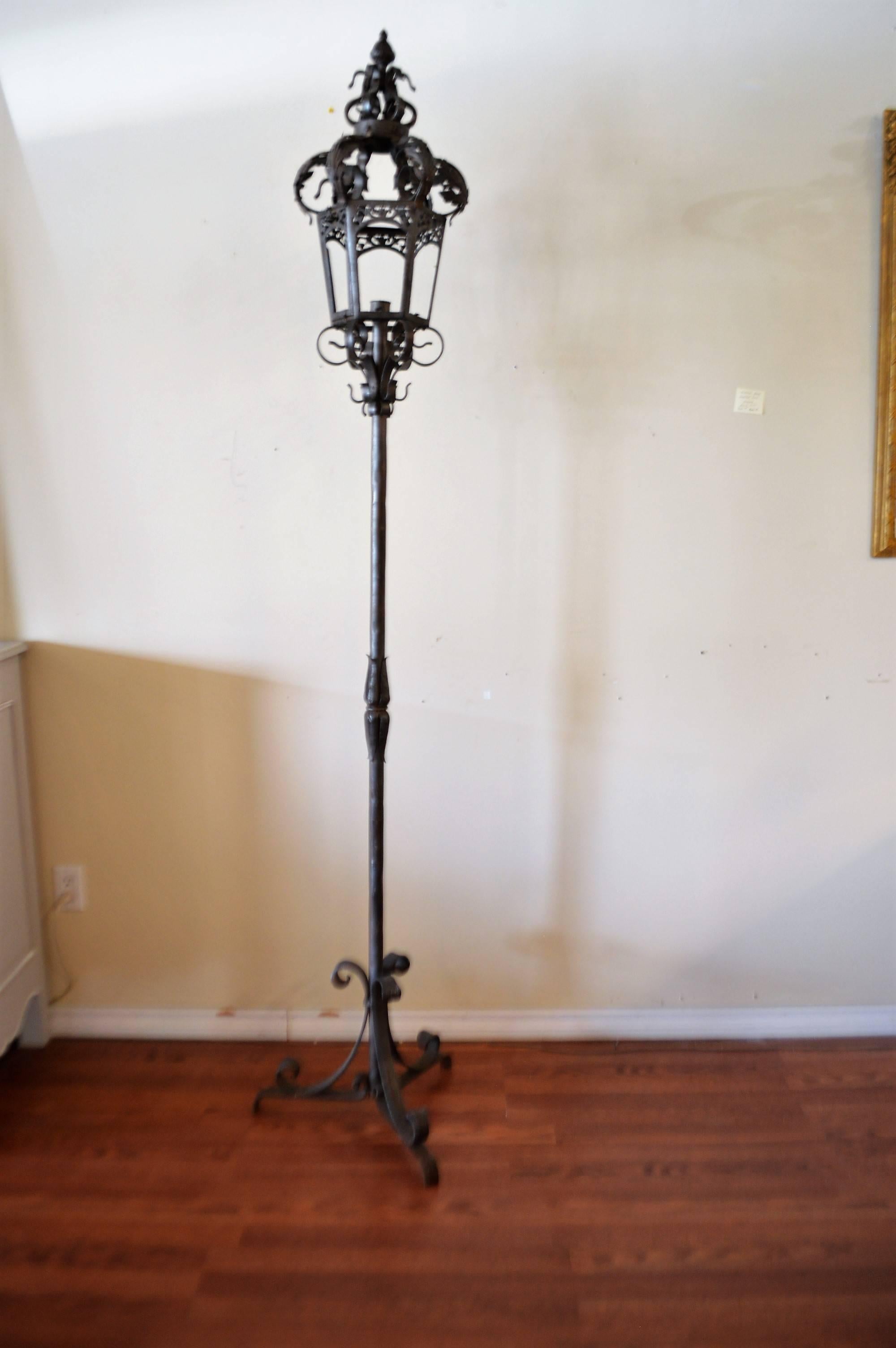 Unusual design hand-forged wrought iron floor lamp with scrolls of acanthus leaves and finial. Ornamental acanthus leaves on the middle pole and an elegant tripod base. Made for one candle but can be electrified.
Great for outdoor and can be