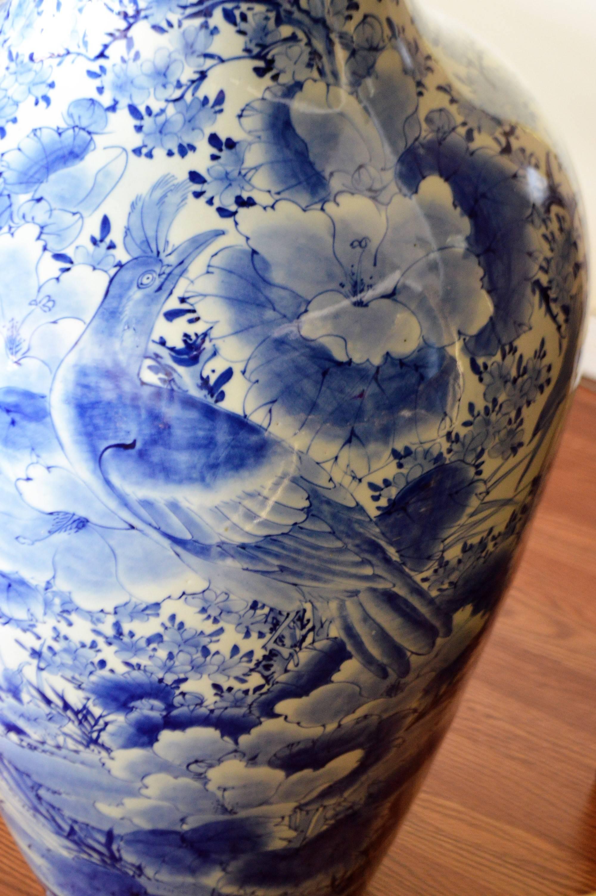 19tth Century Imari Blue and White Japanese Porcelain Large Decorative Vase In Excellent Condition In Oakville, ON