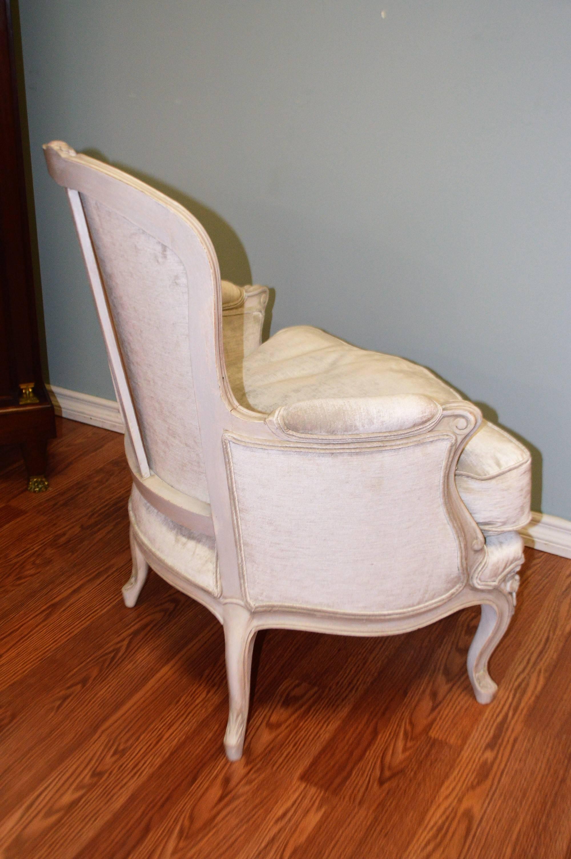 Pair of French Louis XV Style Painted Bergere Chairs with Grey Velvet Fabric 3