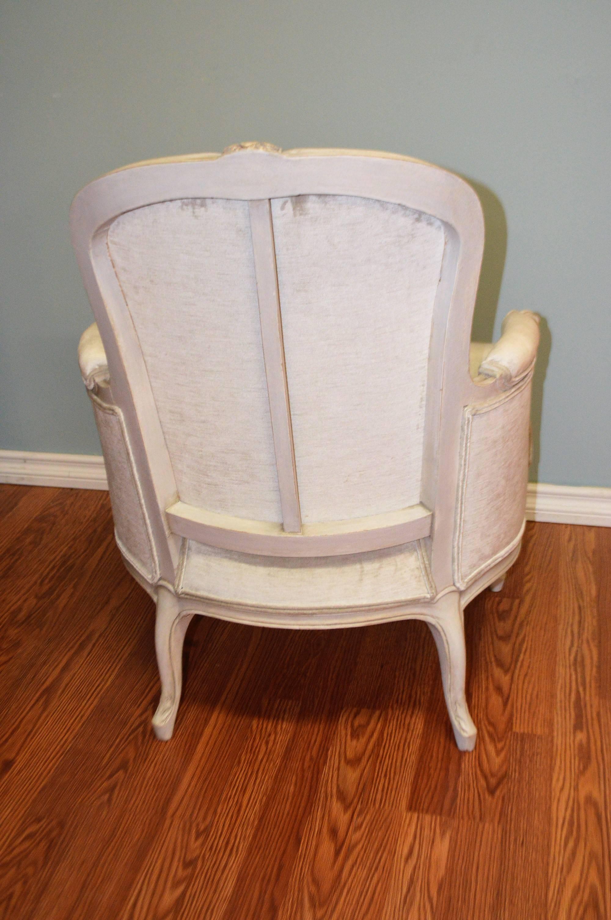 Pair of French Louis XV Style Painted Bergere Chairs with Grey Velvet Fabric 4