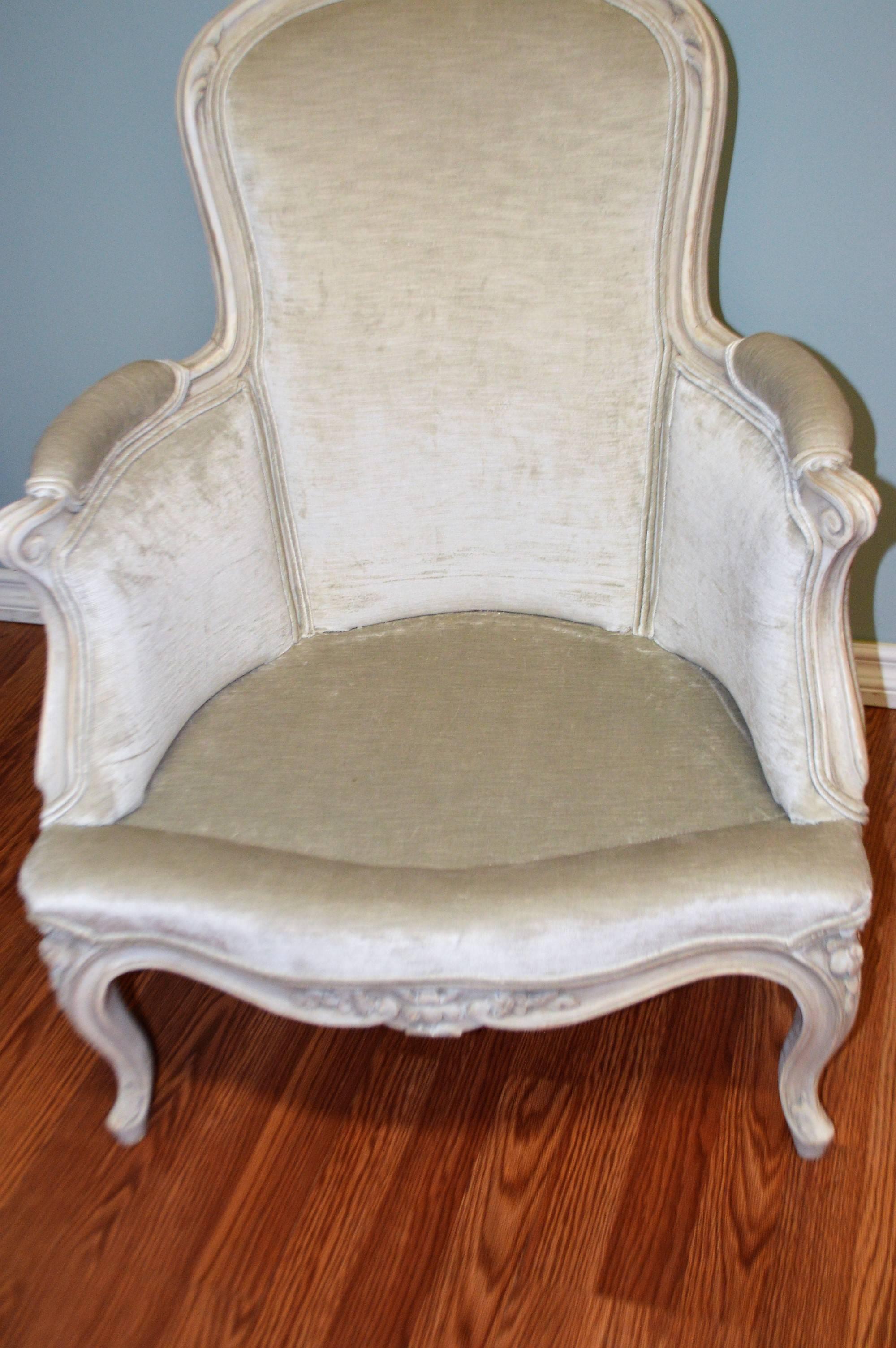 Pair of French Louis XV Style Painted Bergere Chairs with Grey Velvet Fabric 5