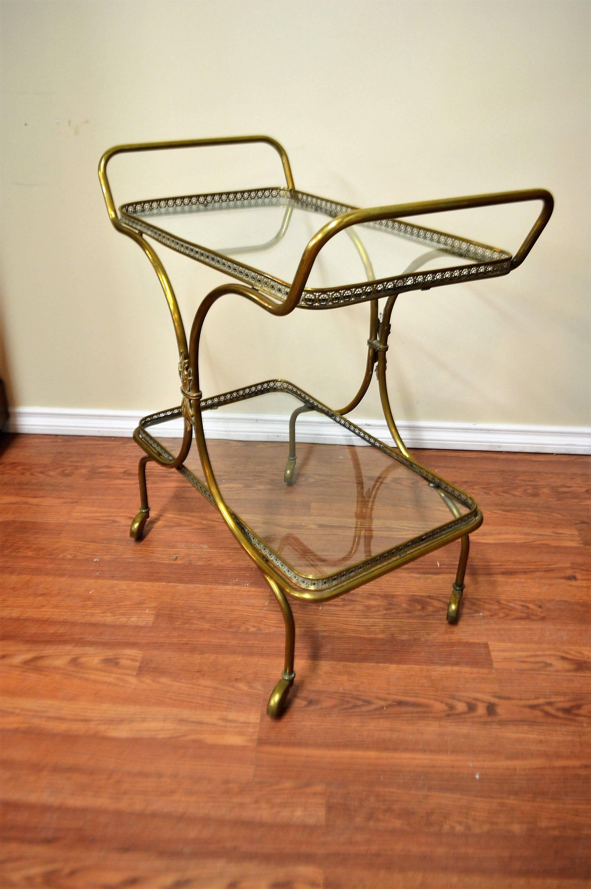 European Neoclassic Style, Decorative Brass Bar Cart with Two Glass Trays In Excellent Condition For Sale In Oakville, ON