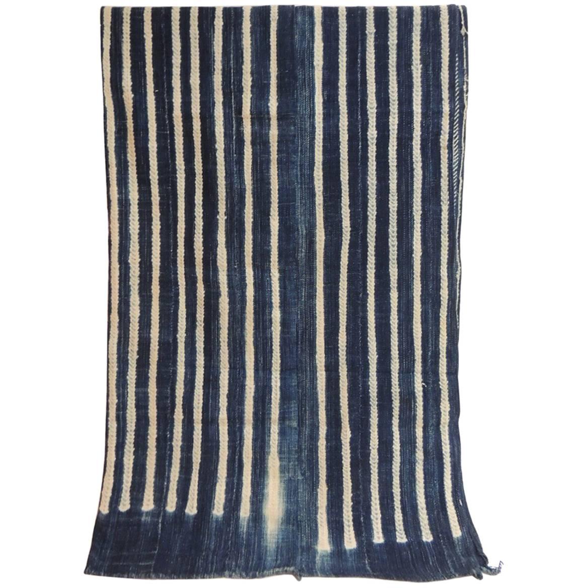 Vintage Yoruba and Baulé Warp Ikat Artisanal cloth. West Africa vintage Yoruba and Baulé warp ikat.
Ikat is the process whereby threads are tie-dyed before weaving takes place. When the cloth is woven, any section of the cloth where the threads