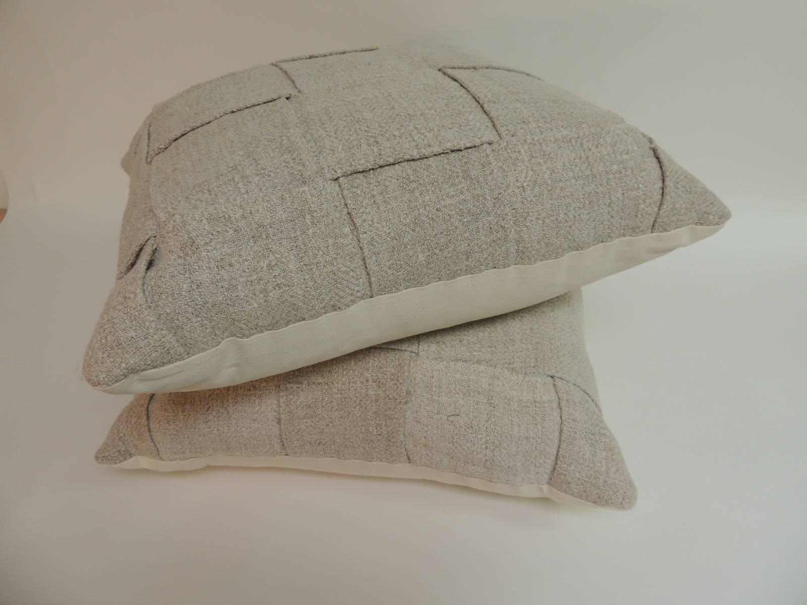 19th Century Home-Spun French Linen Decorative Pair of Pillows In Excellent Condition In Oakland Park, FL