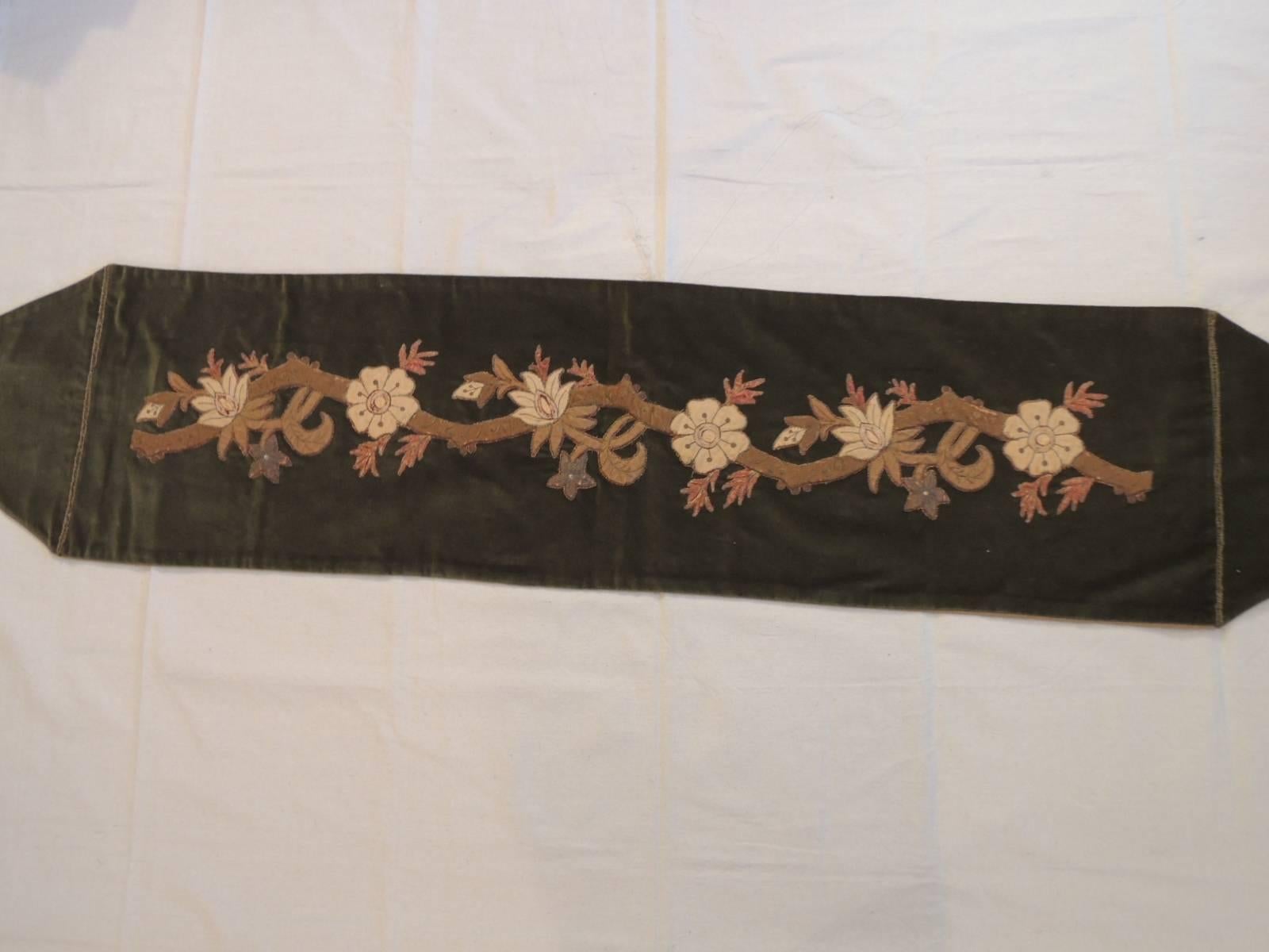 arts and crafts table runner