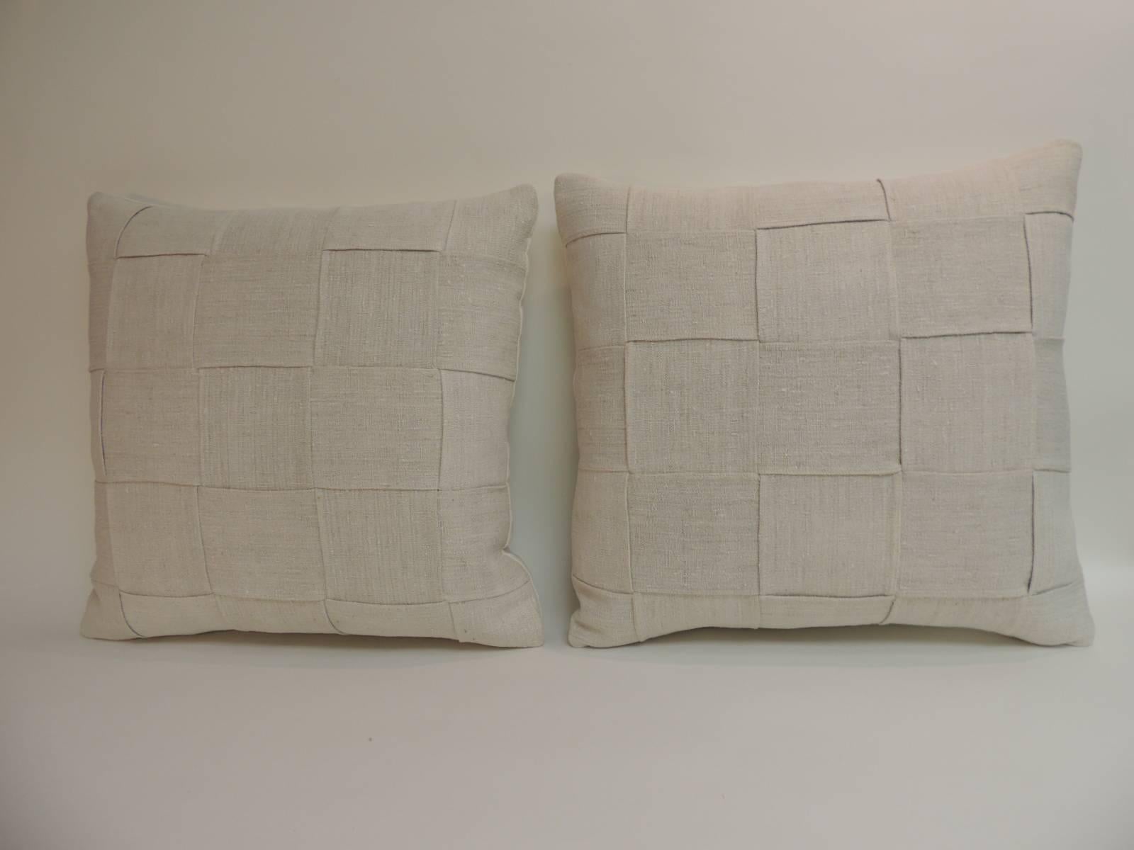 Pair of 19th century homespun French linen pillows
Pair of 19th century homespun French textured linen decorative pillows in oatmeal and natural. Exclusive Atelier Lam basket weave design. 19th century homespun decorative French pillows finished