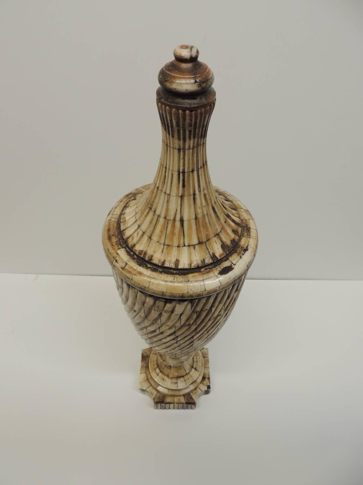 Vintage Indian camel bone urn
Camel bone Indian vintage urn with a lid made of bones inlaid on wood. With a hollow inside painted in black, India, 1960s
Size:
Base is: 4.5 x 4.5
Height is 20.5
Depth is 6.5.
 