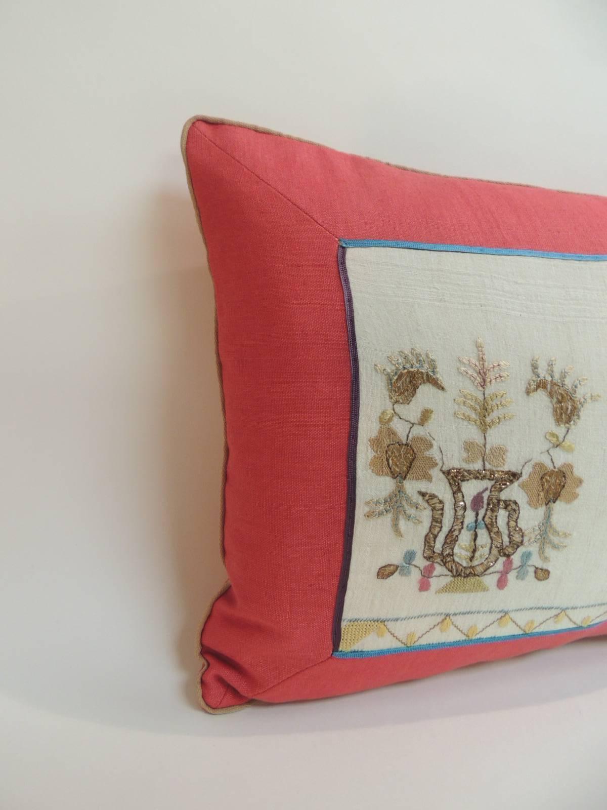 19th century Turkish embroidered linen and silk lumbar decorative pillow
Floral pattern of blooming flowers embroidered on linen with copper metallic threads. Accentuated with a flat silk trims and red linen frame and backing. In shades of blue,
