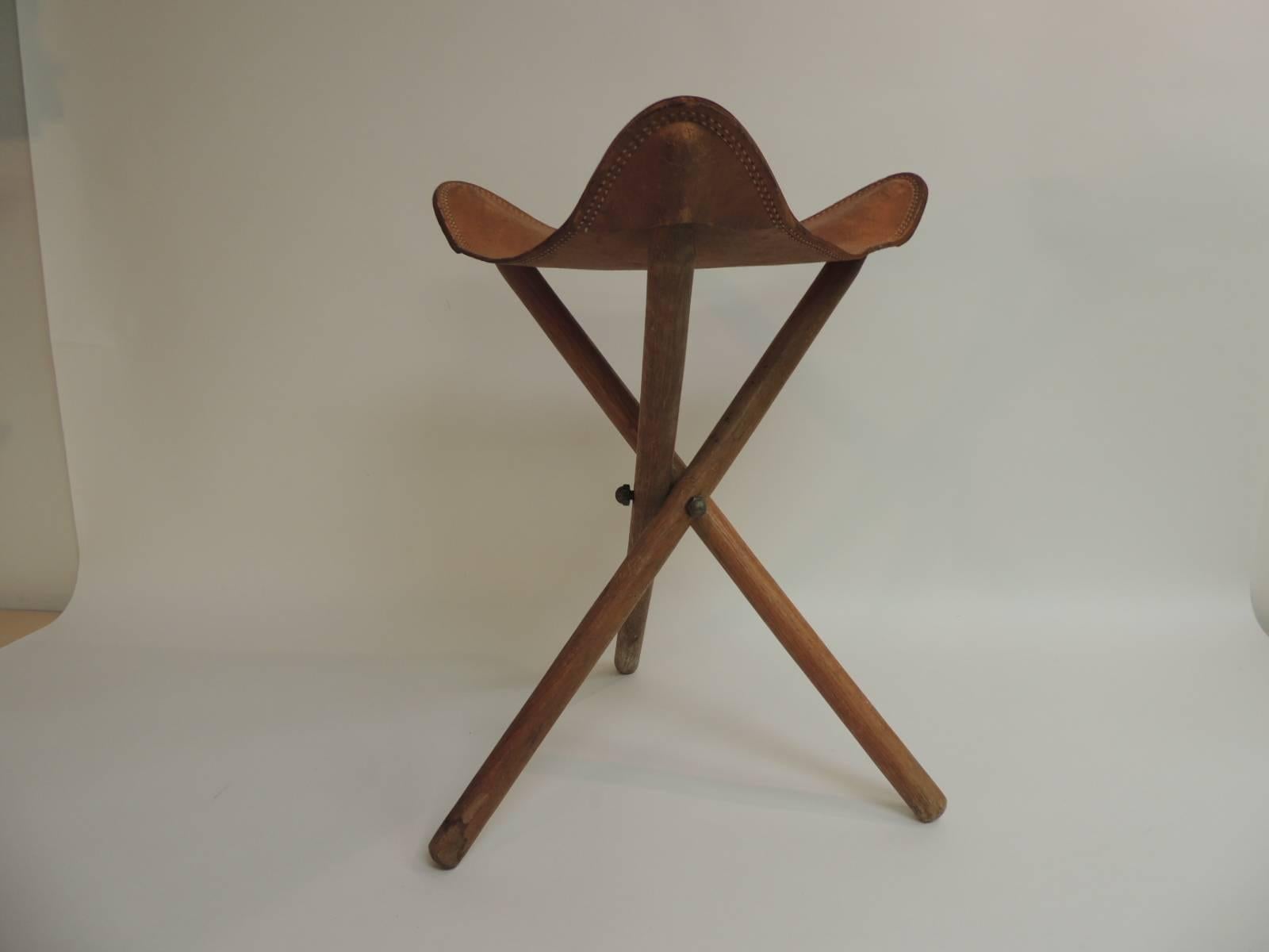 Vintage Mexican Tripod Leather and Wood Folding Stool
Vintage Mexican Tripod Leather and Wood Folding Stool. Thick hand-stitched three legs Safari stool.
Size: 15 x 15 x 17 H
