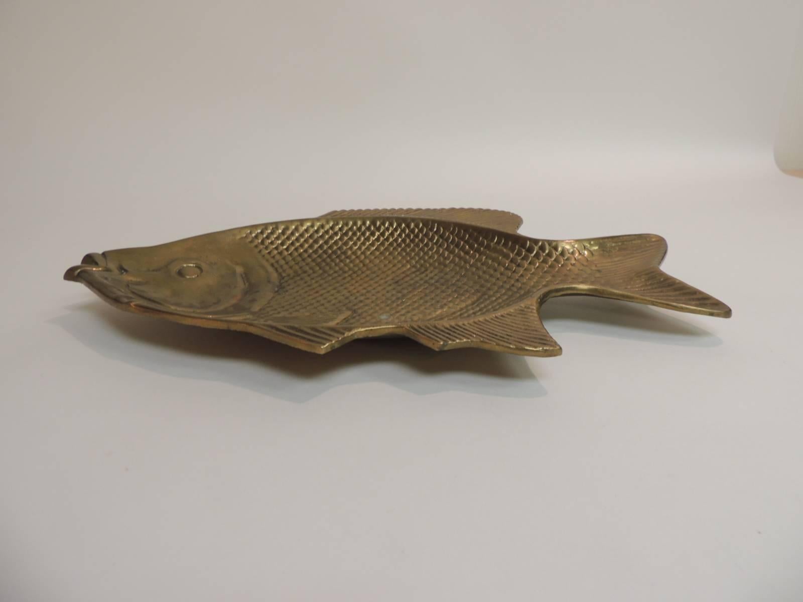 Vintage large brass serving fish platter.
Vintage large brass serving fish platter. 
here is a hook in the back: you can hang it or use it as a catch-all tray.
Size: 16 x 10 x 1.5 D.

 