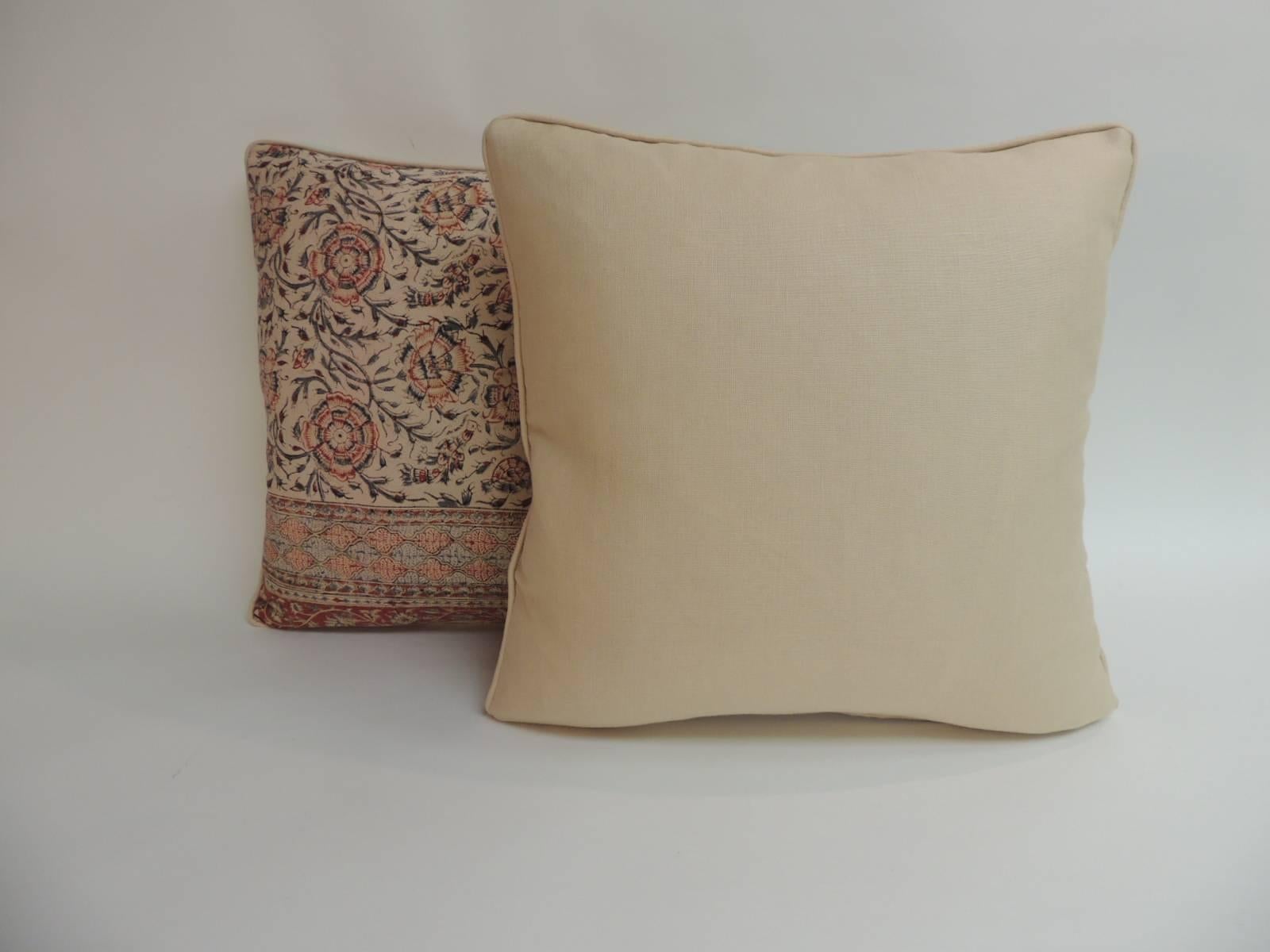 Pair of Antique Indian Kalamkari Hand-Blocked Floral Decorative Pillows In Excellent Condition In Oakland Park, FL